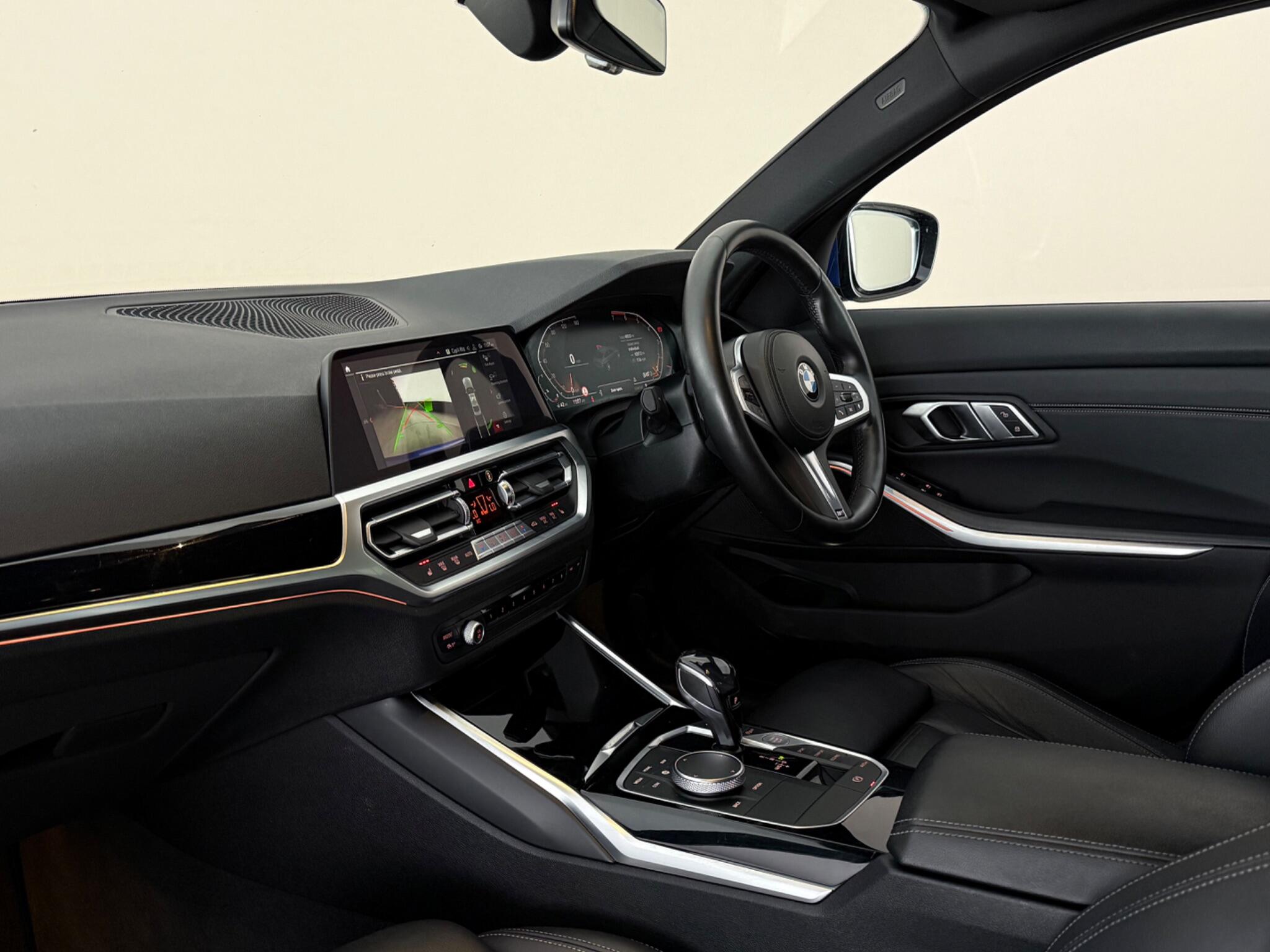 BMW 3 Series view 4