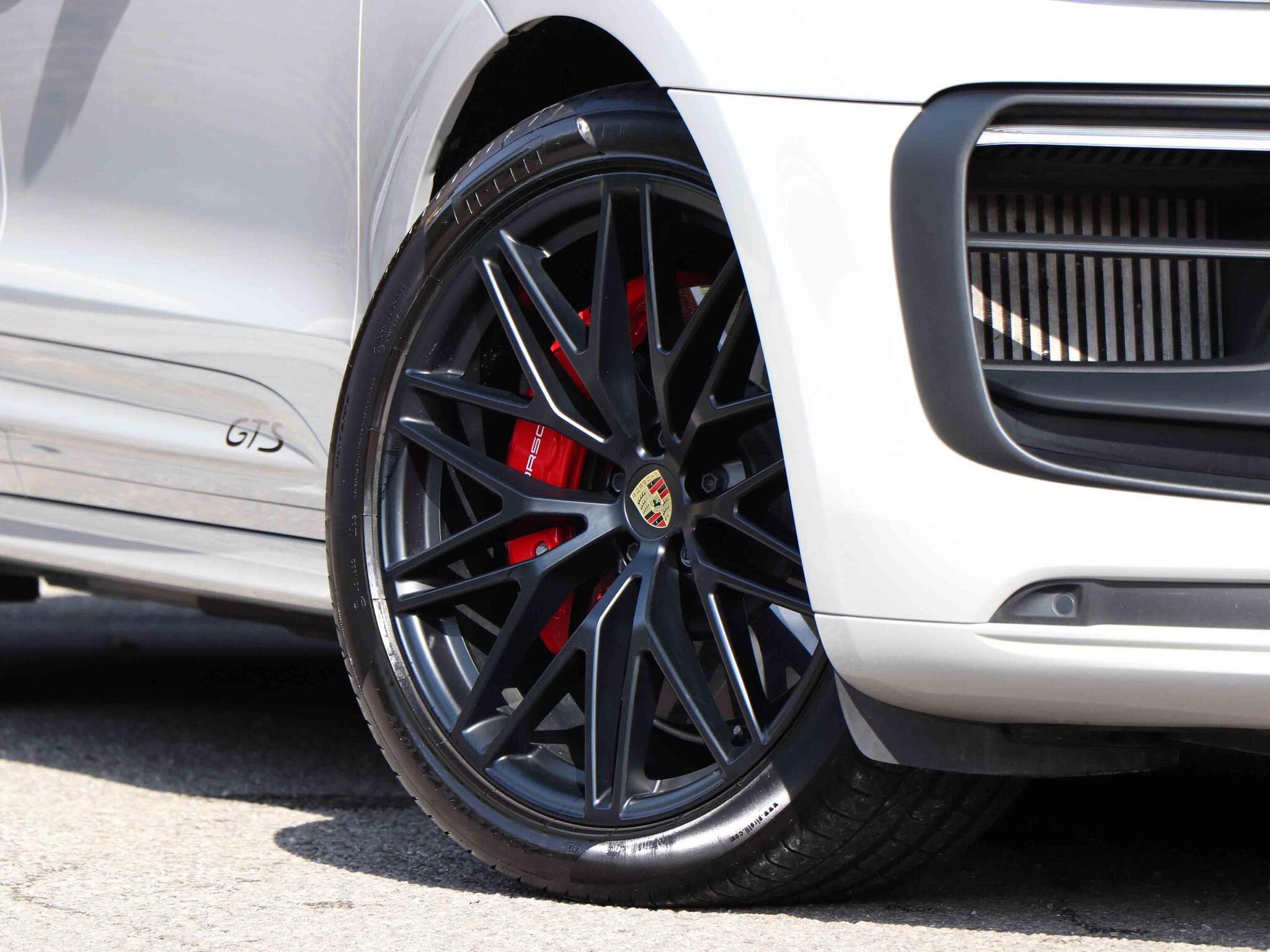 Porsche Macan view 12