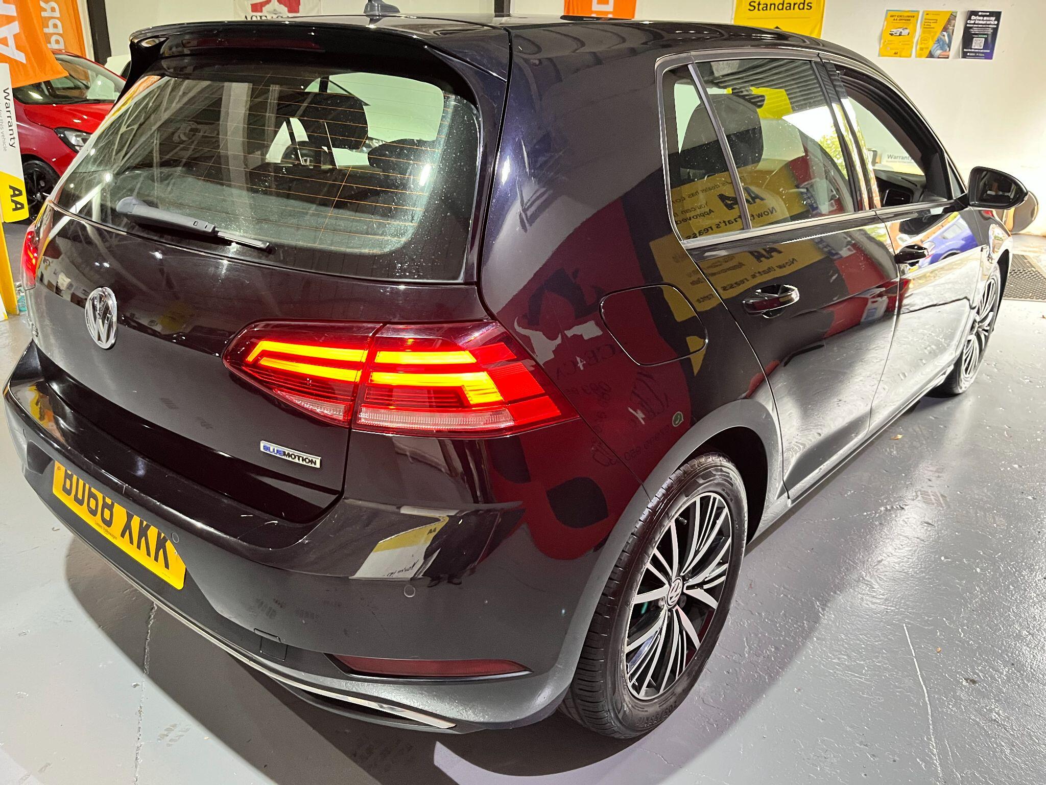 Volkswagen Golf view 6