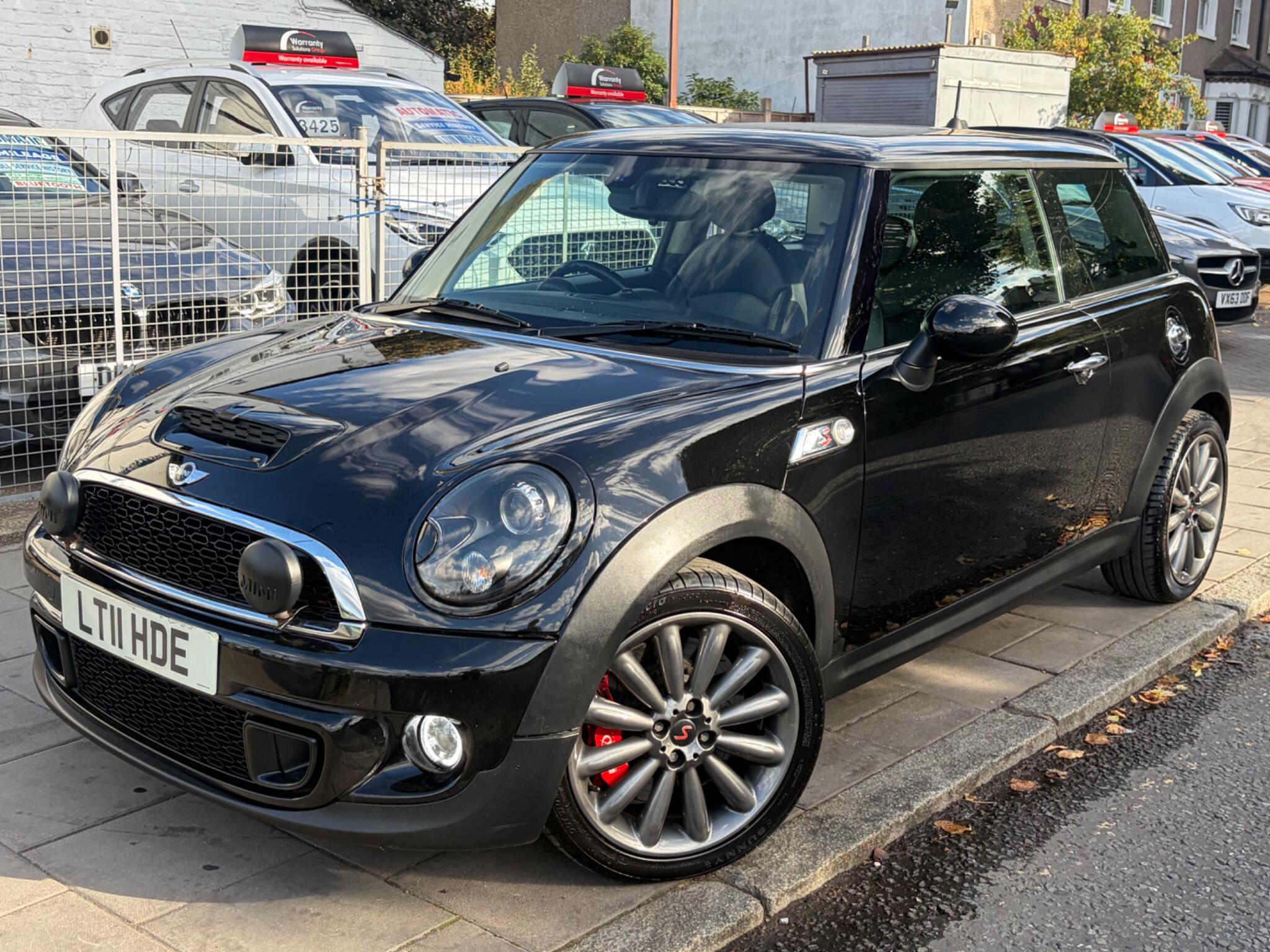 Mini Hatch view 6