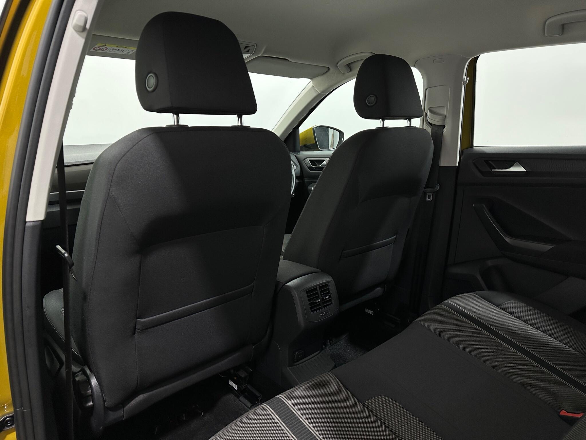Volkswagen T-Roc view 34