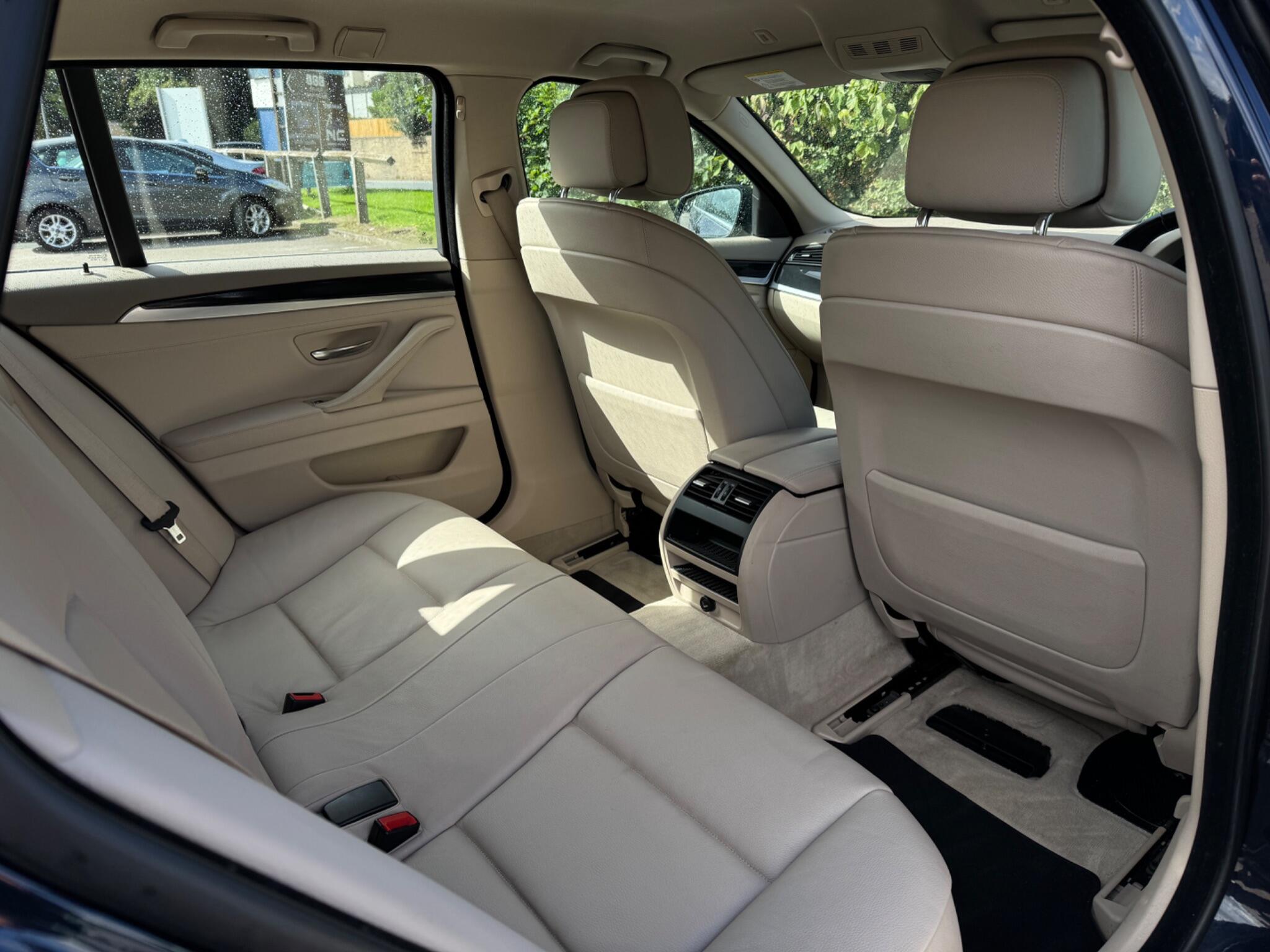 BMW 5 Series view 30
