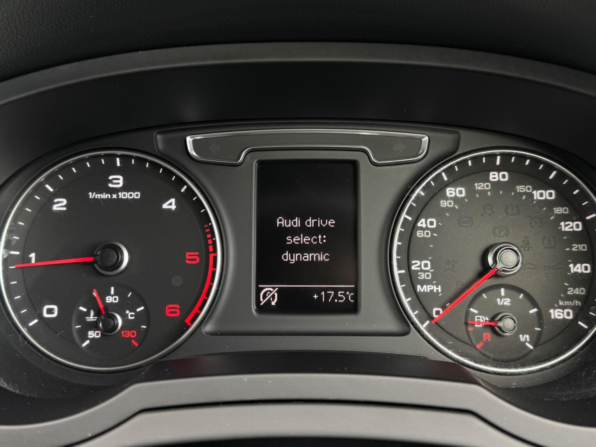 Audi Q3 view 43