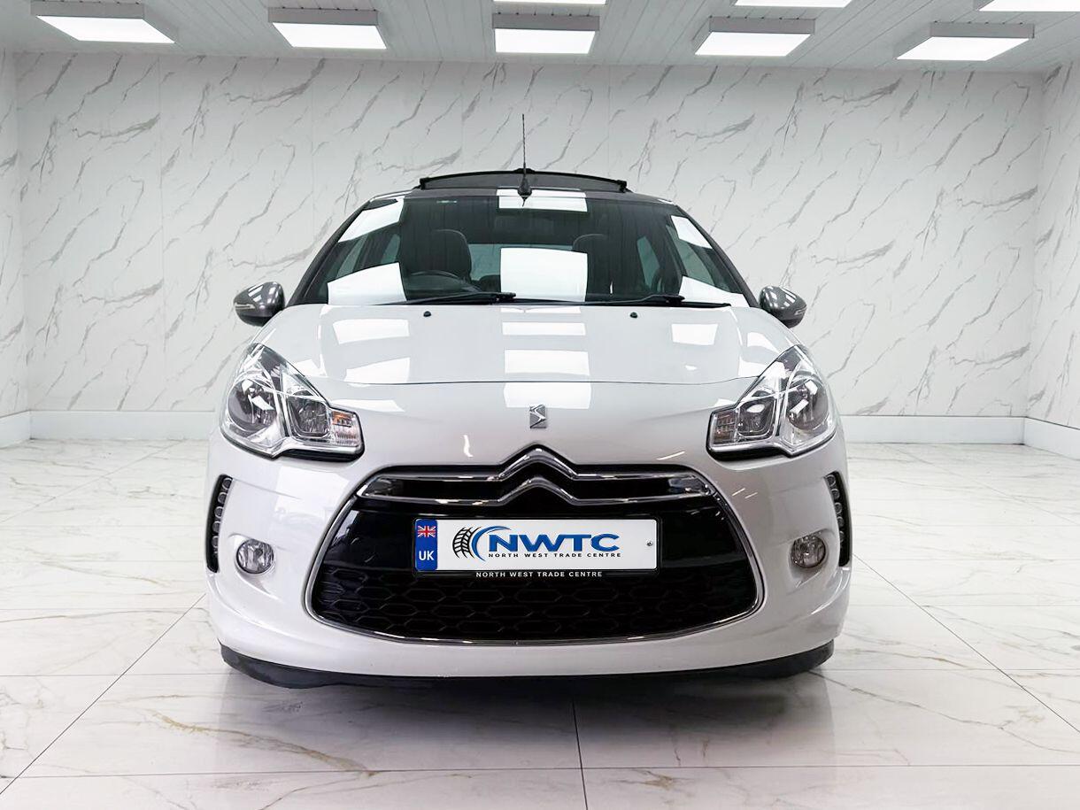 DS Automobiles DS 3 view 5