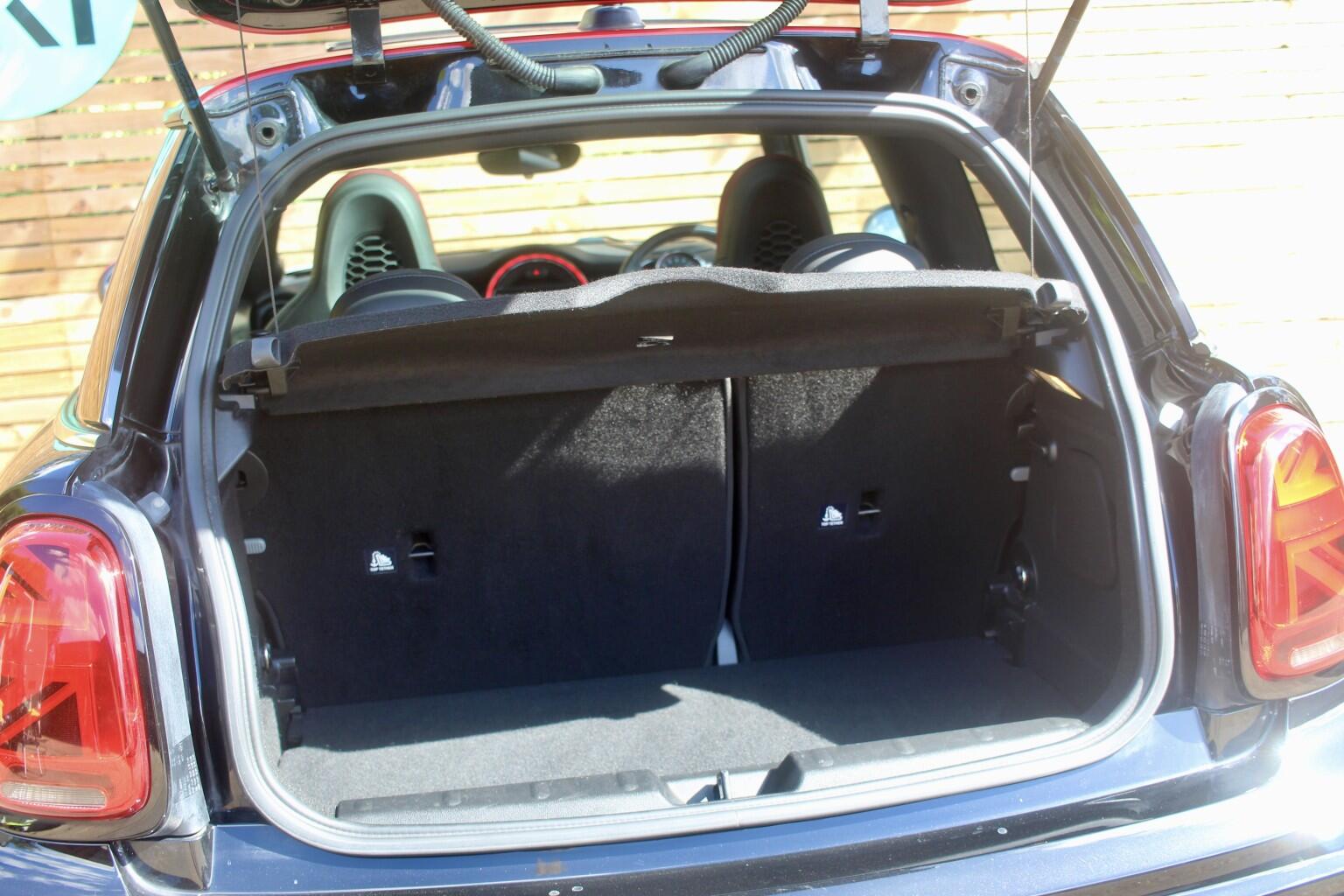 Mini Hatch view 31
