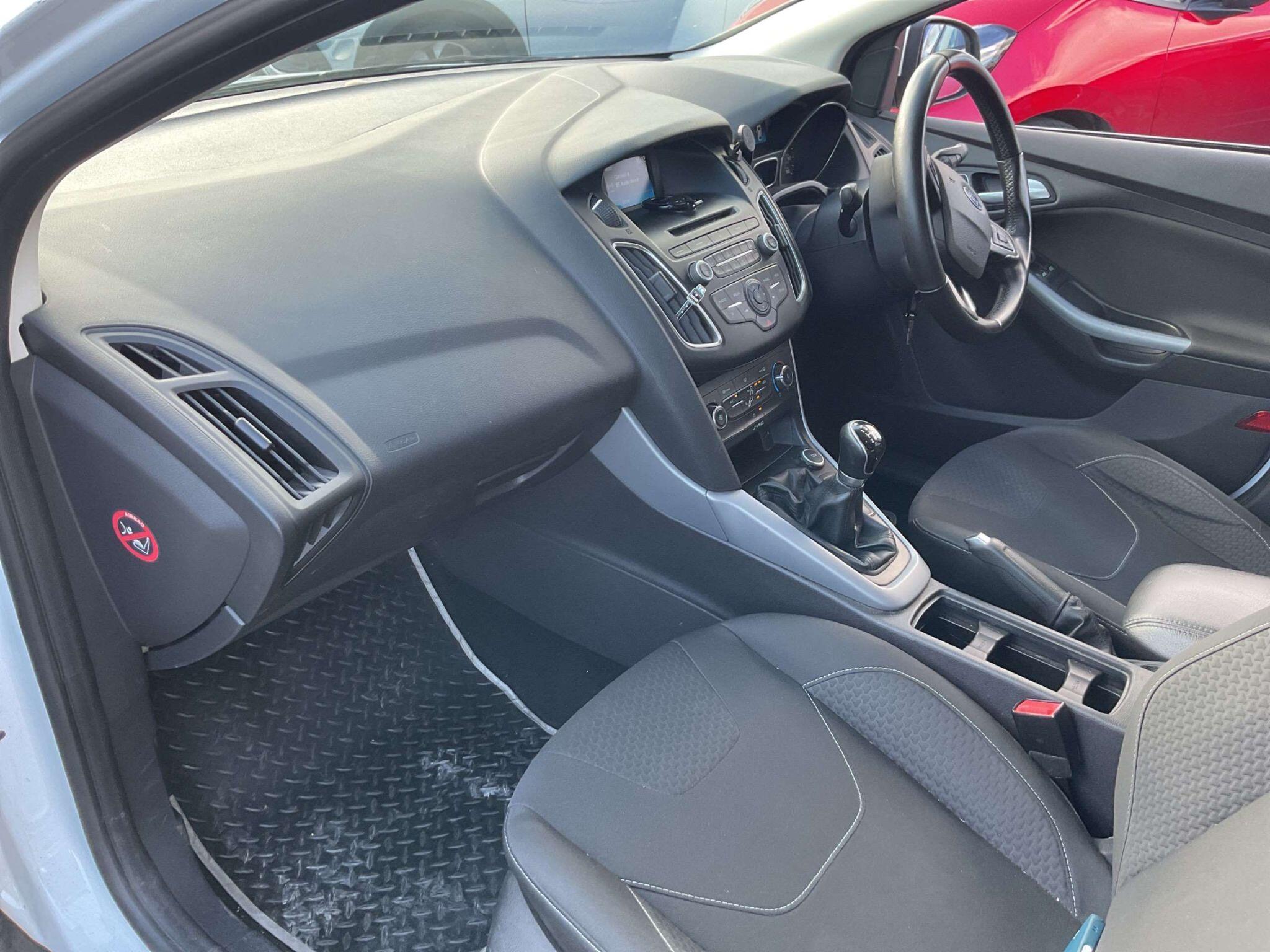 Ford Focus view 5