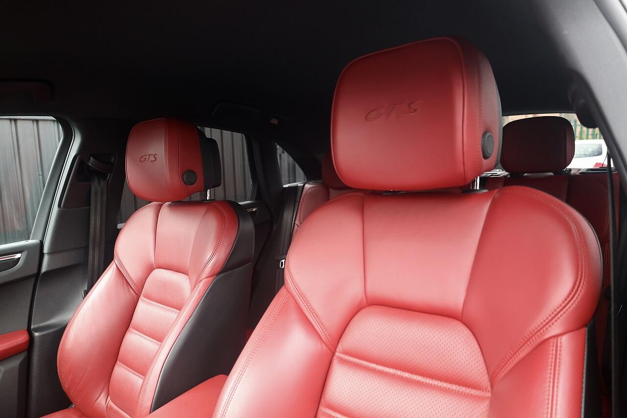 Porsche Macan view 13