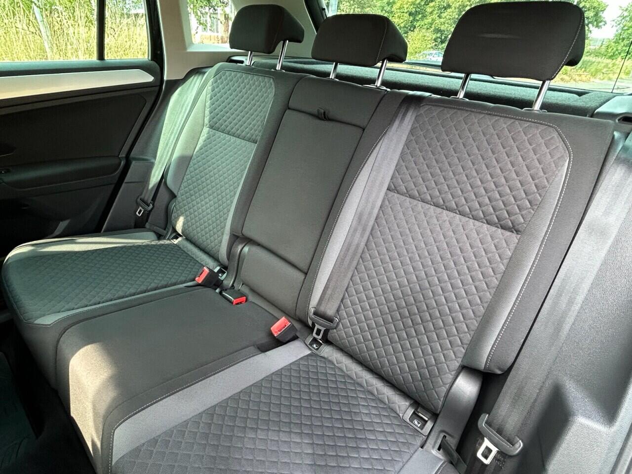 Volkswagen Tiguan view 24