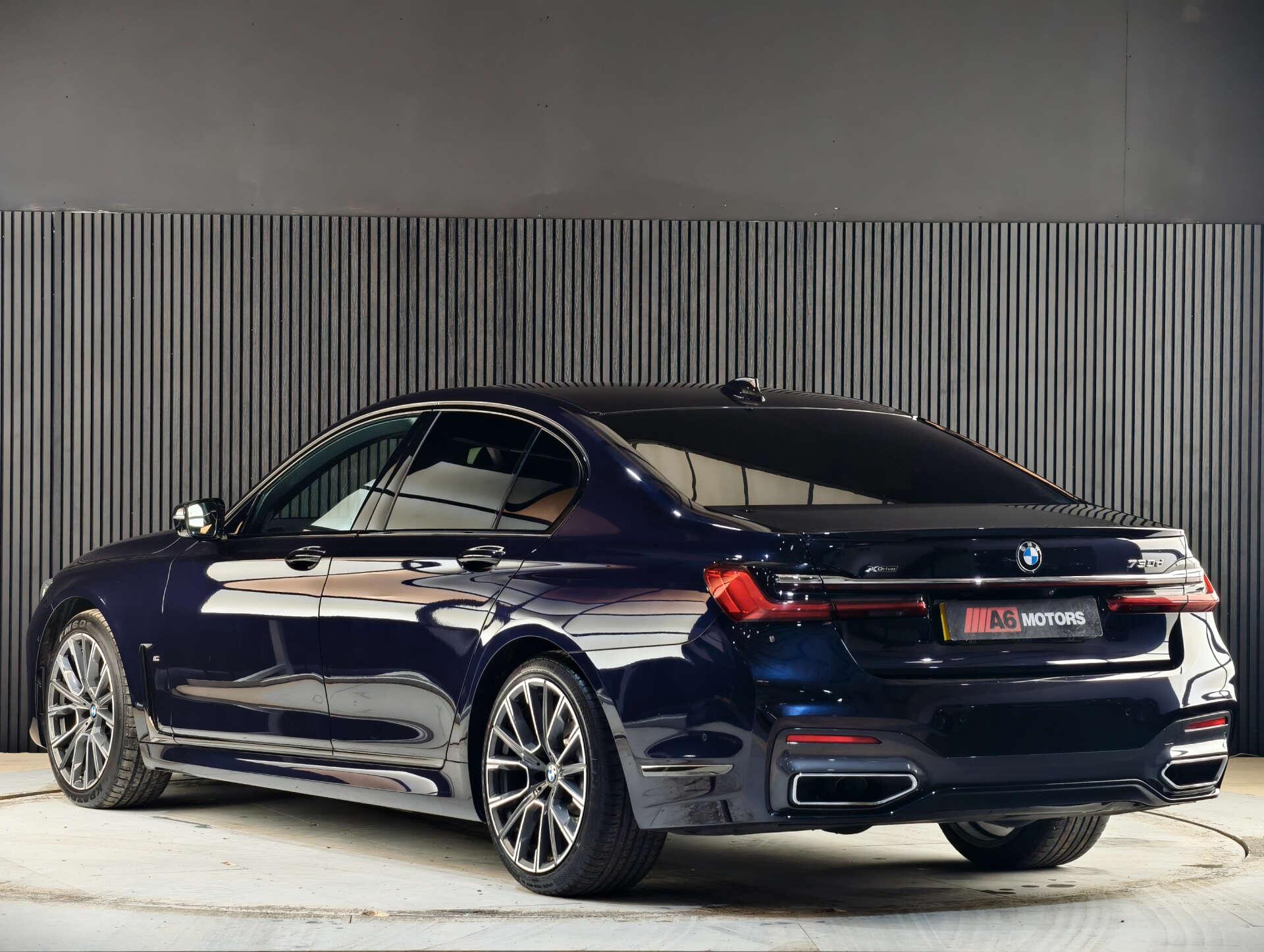 BMW 7 Series view 9