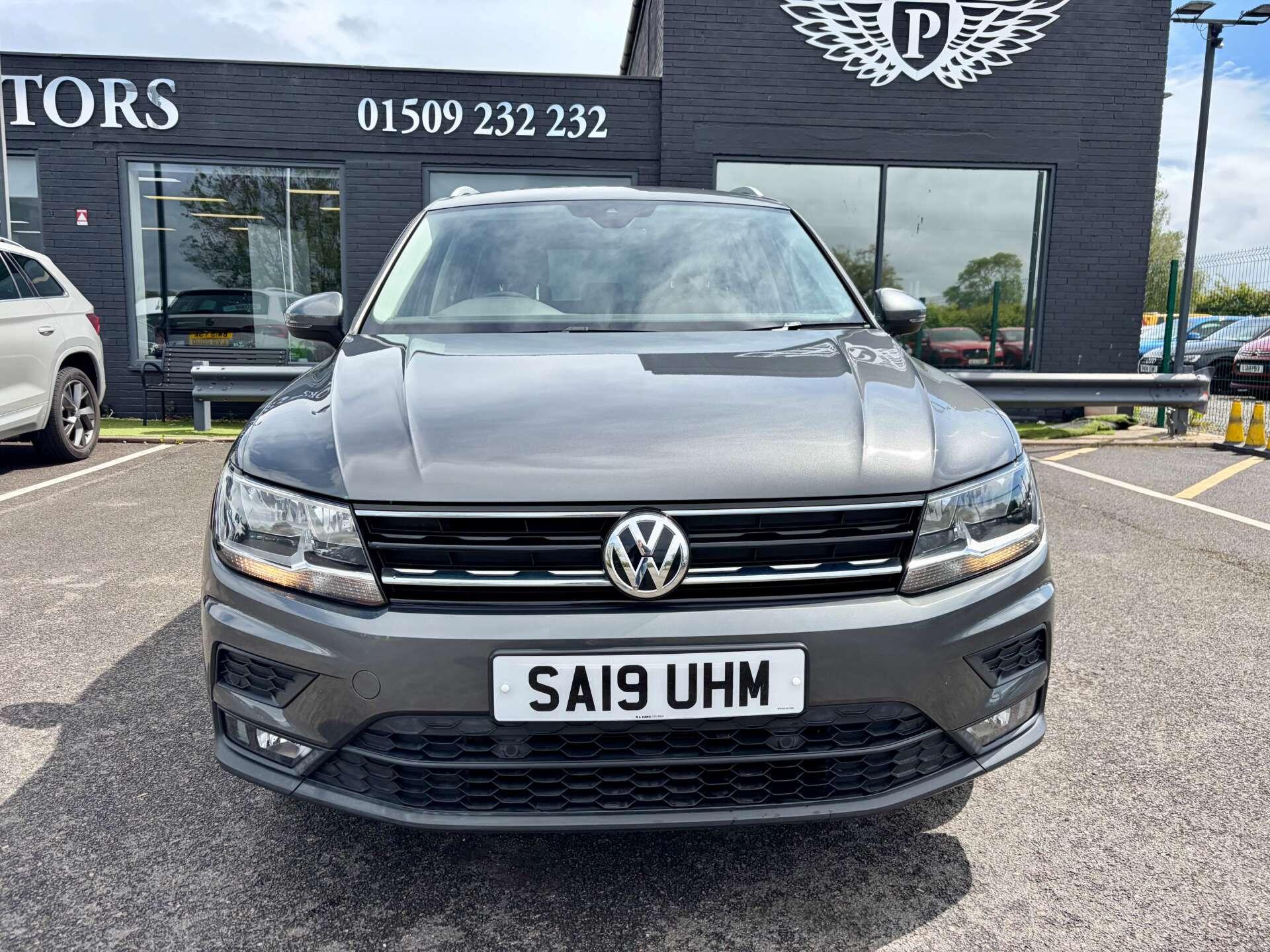Volkswagen Tiguan view 3