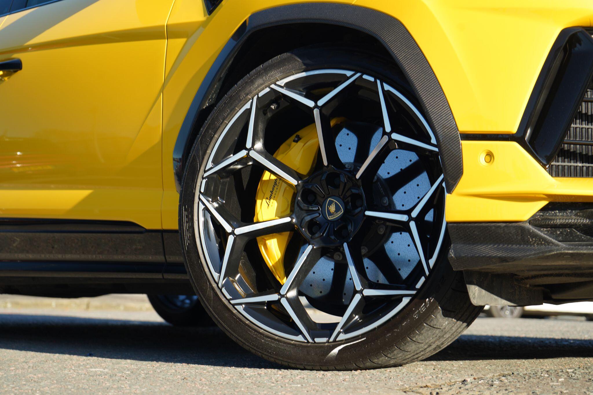 Lamborghini Urus view 34