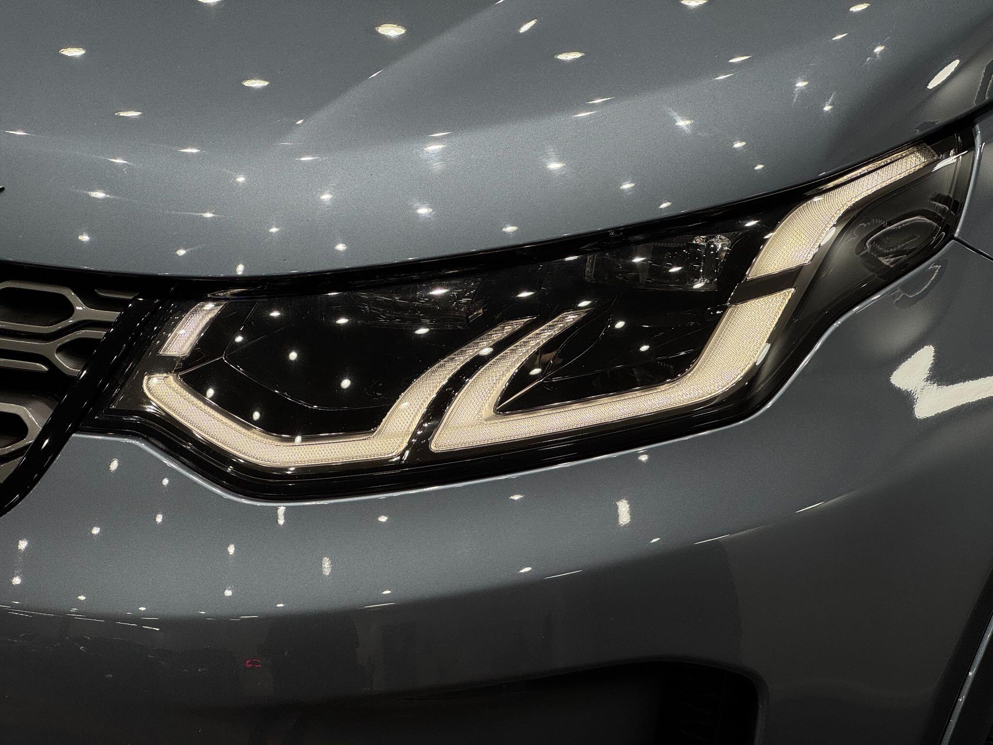 Land Rover Discovery Sport view 8
