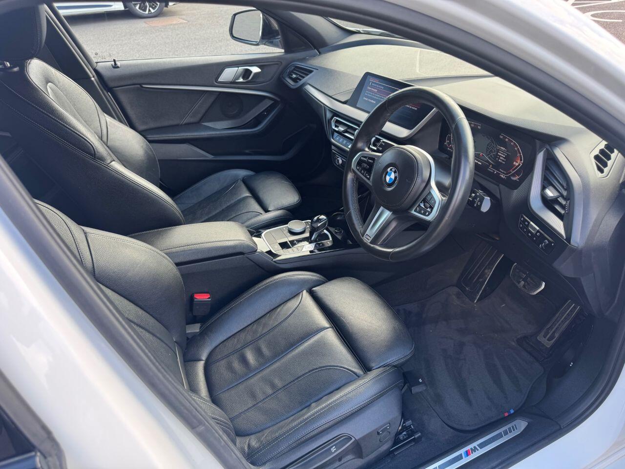 BMW 1 Series view 16