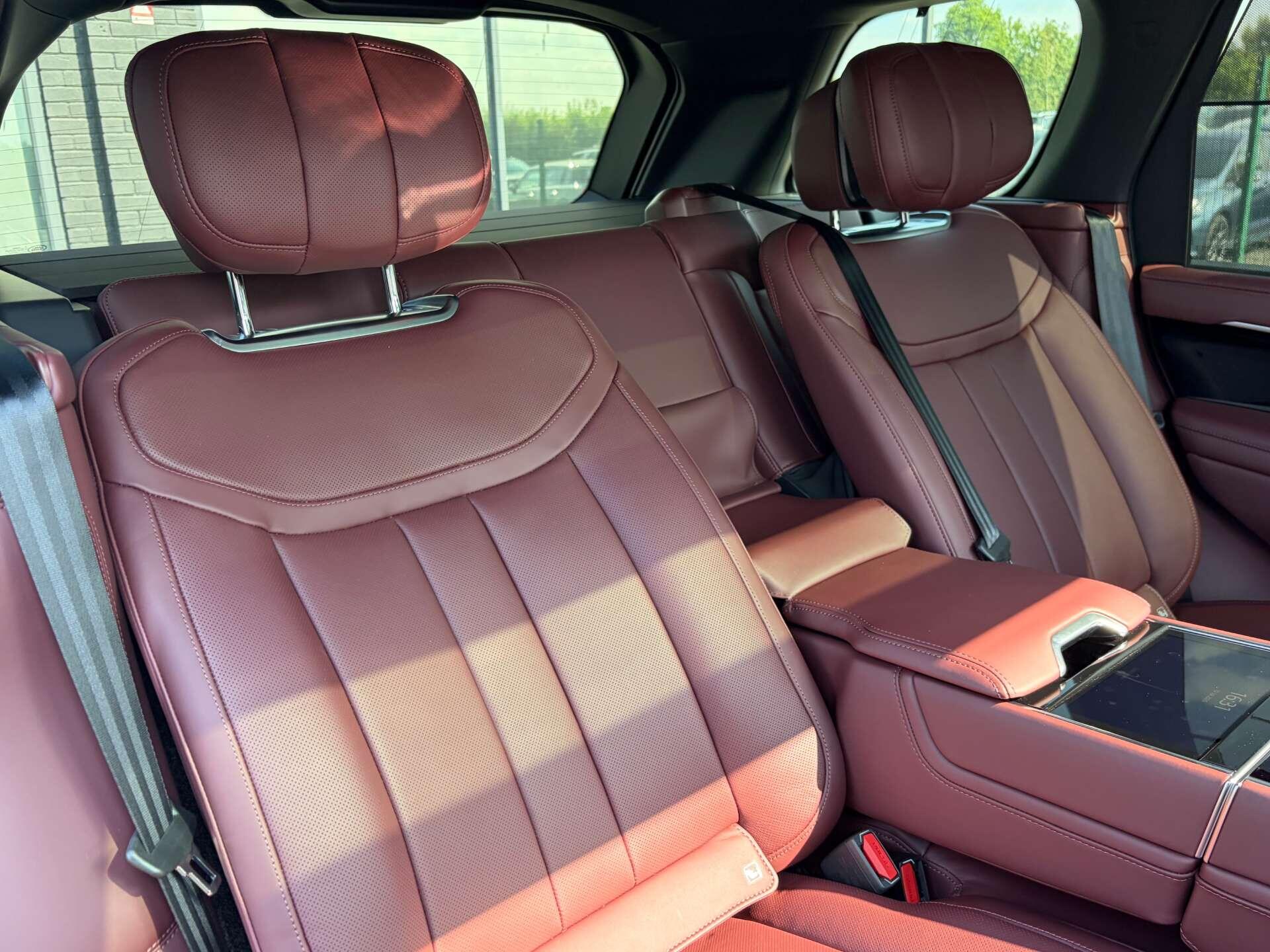 Land Rover Range Rover view 35