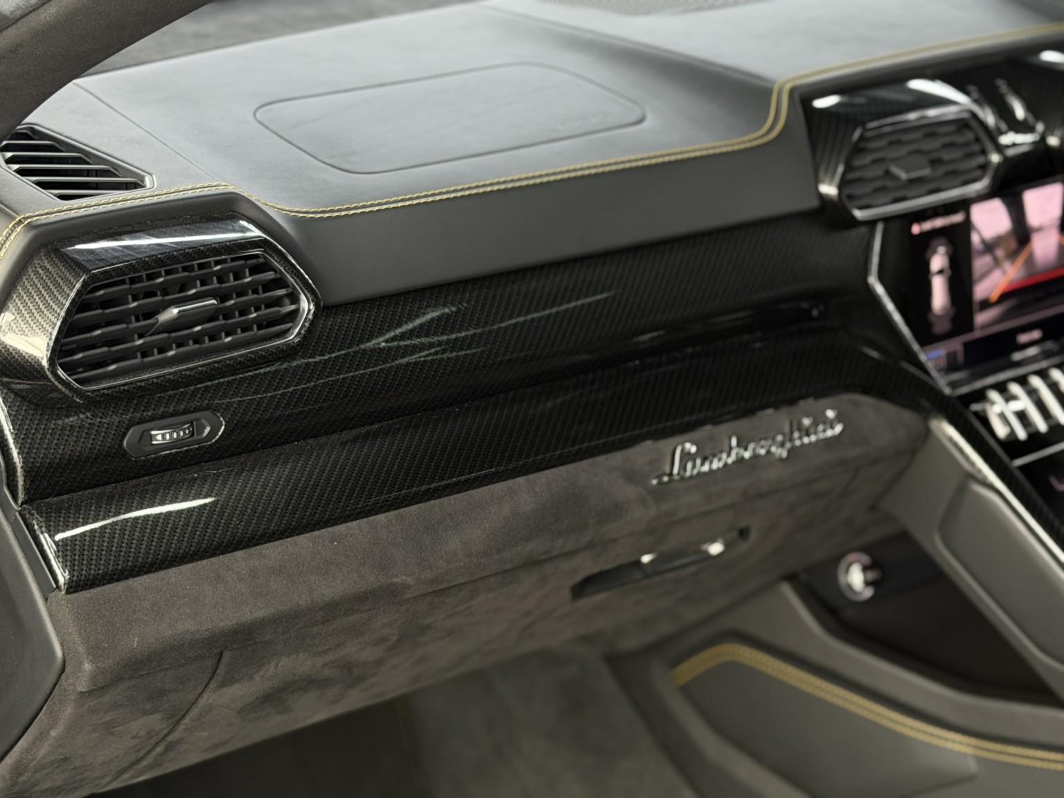 Lamborghini Urus view 46
