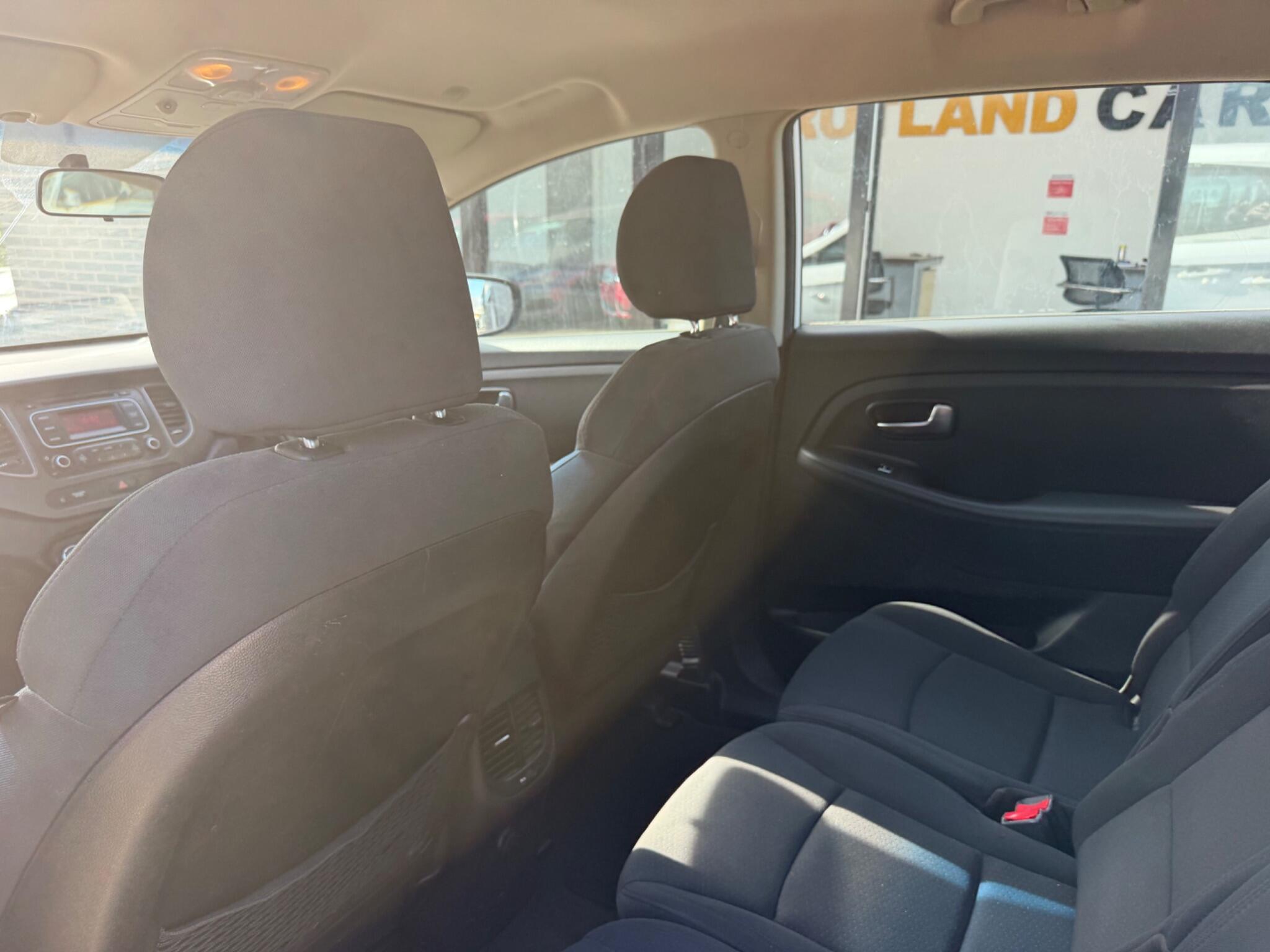 Kia Carens view 25