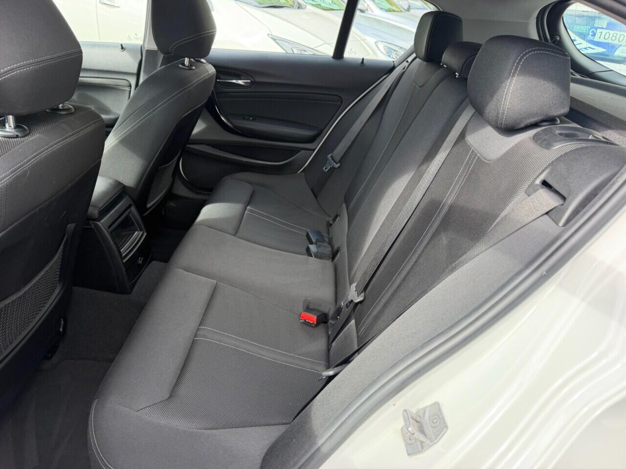 BMW 1 Series view 18