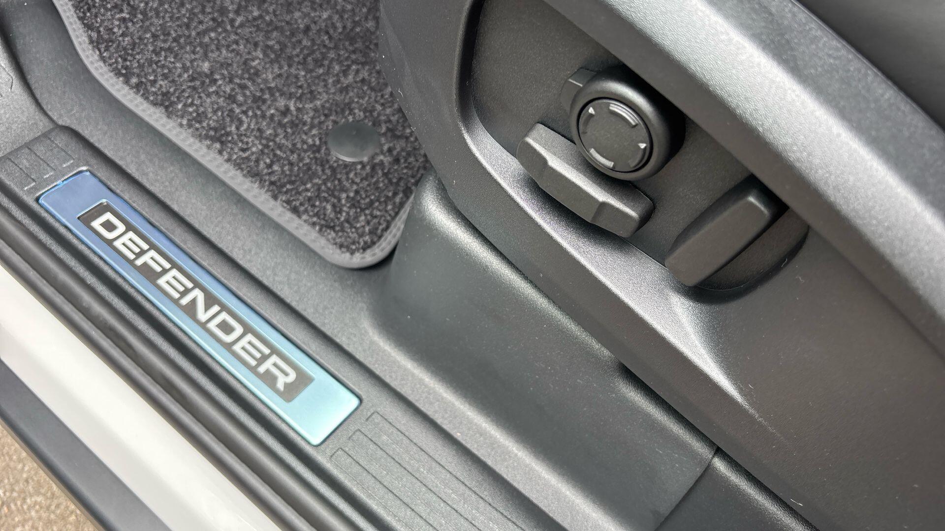 Land Rover Defender view 51