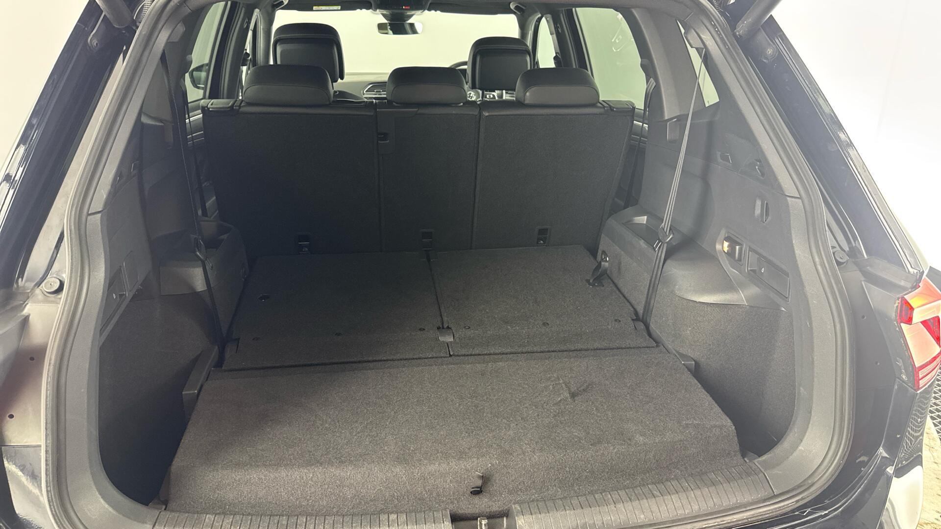 Volkswagen Tiguan Allspace view 15