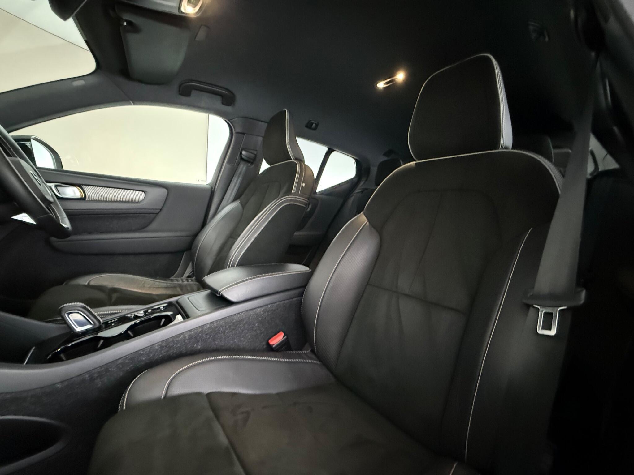 Volvo XC40 view 30