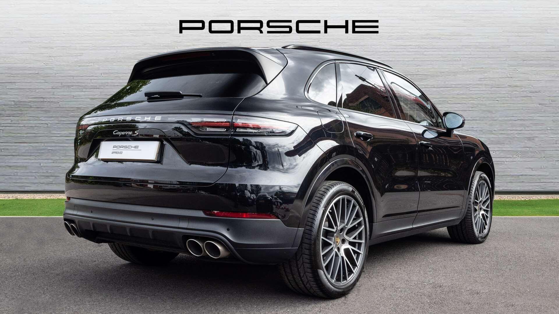 Porsche Cayenne view 3