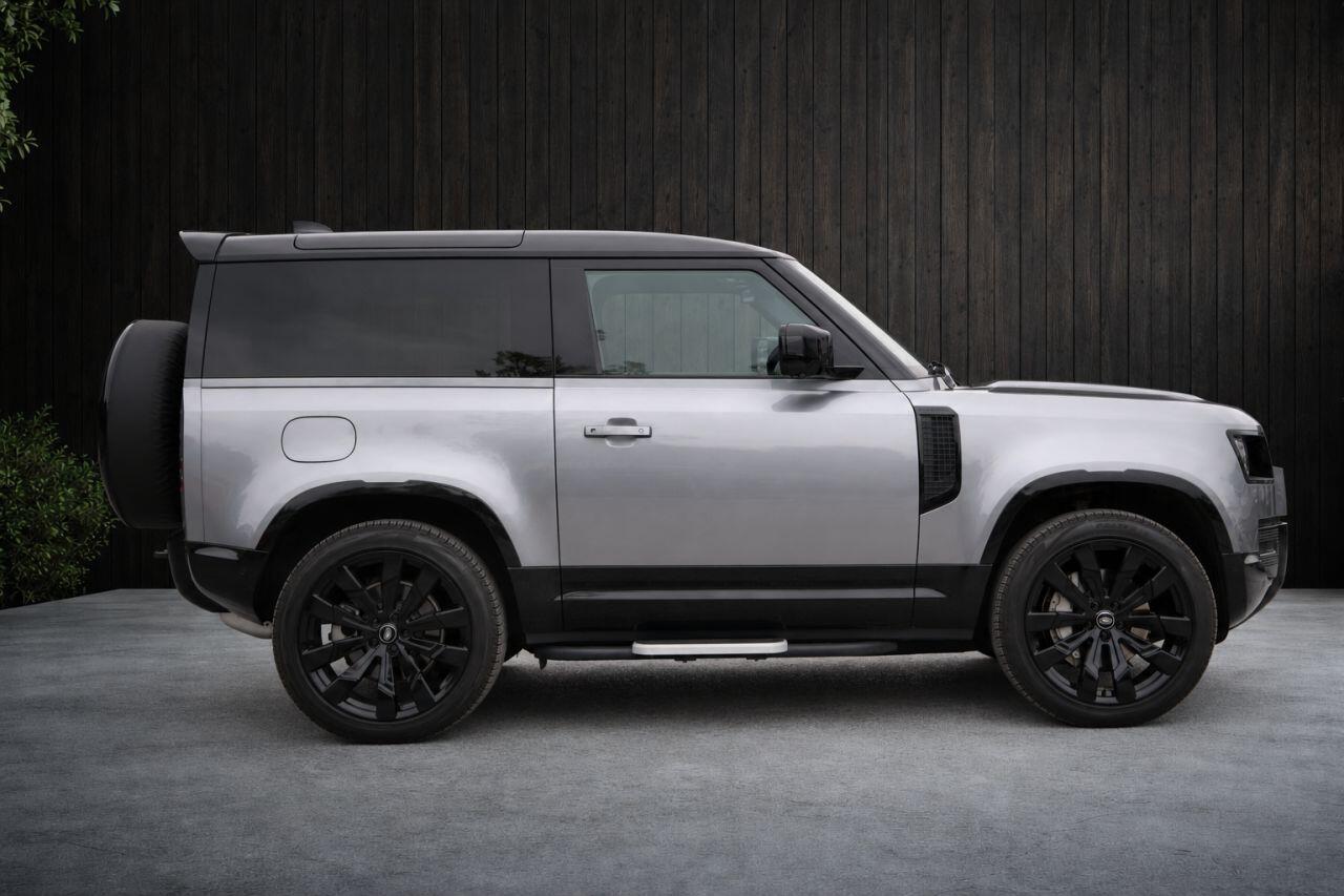 Land Rover Defender view 7
