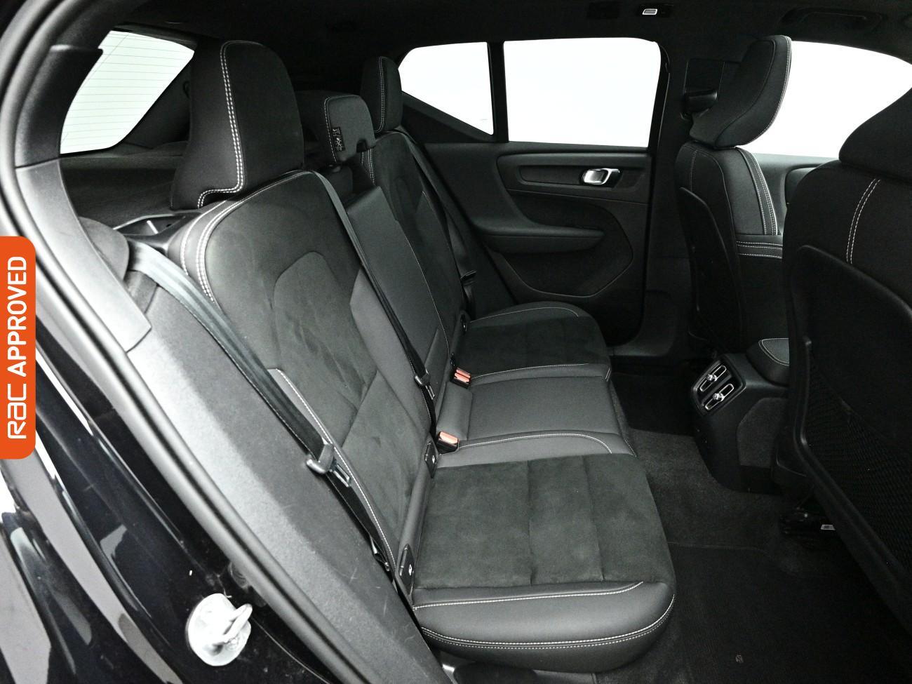Volvo XC40 view 14