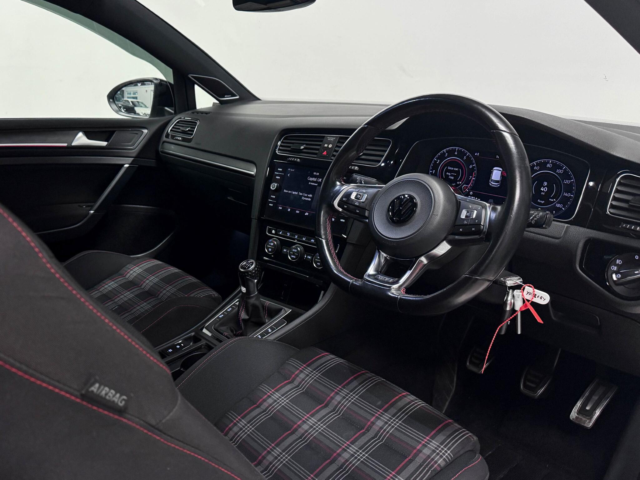 Volkswagen Golf view 9