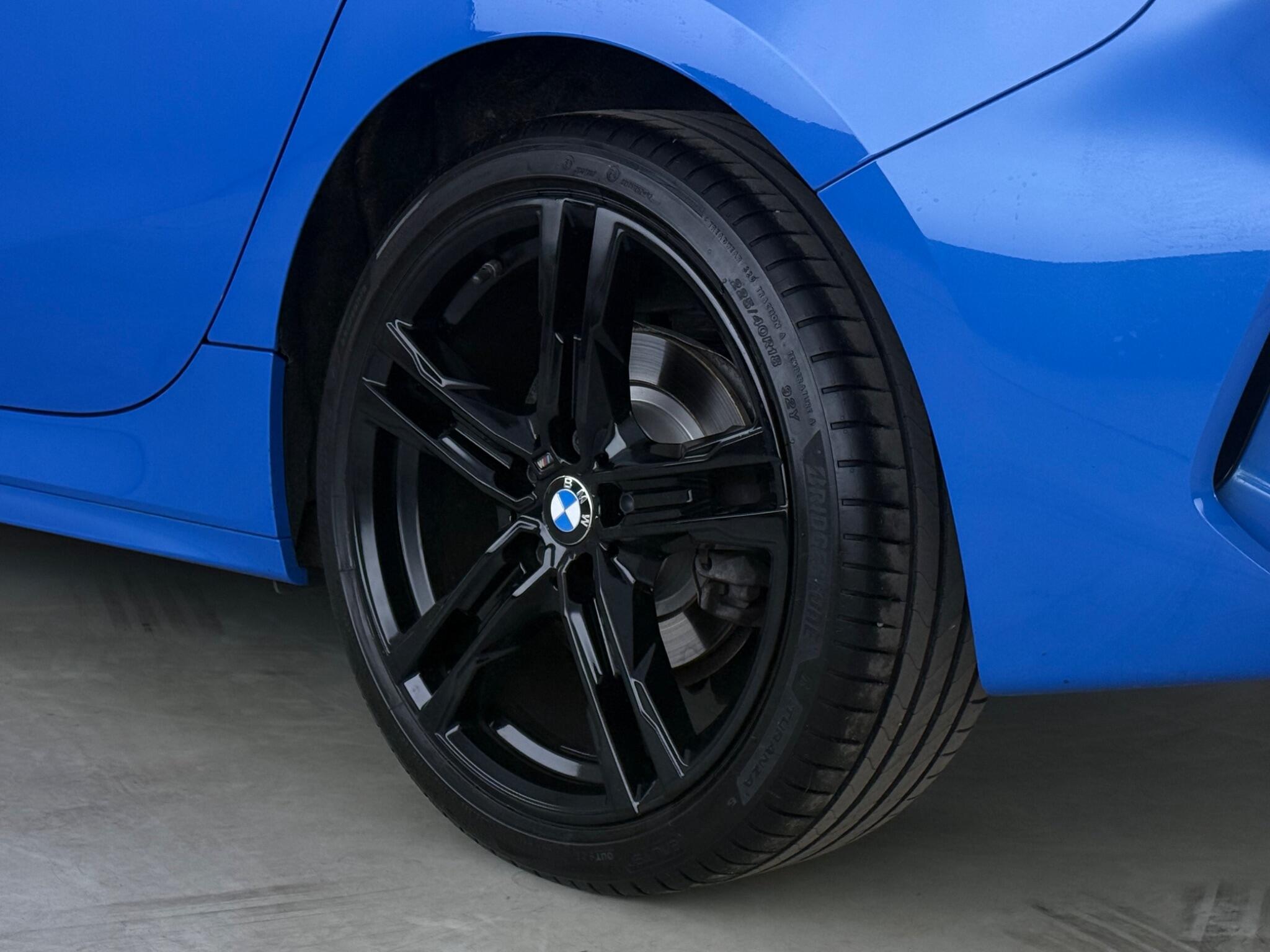 BMW 1 Series view 8