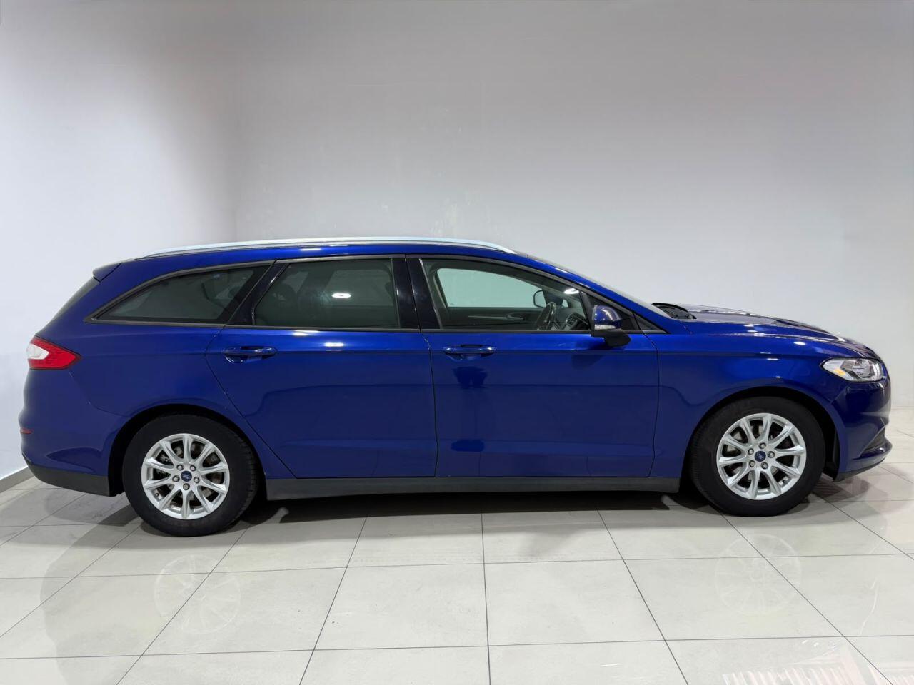 Ford Mondeo view 13