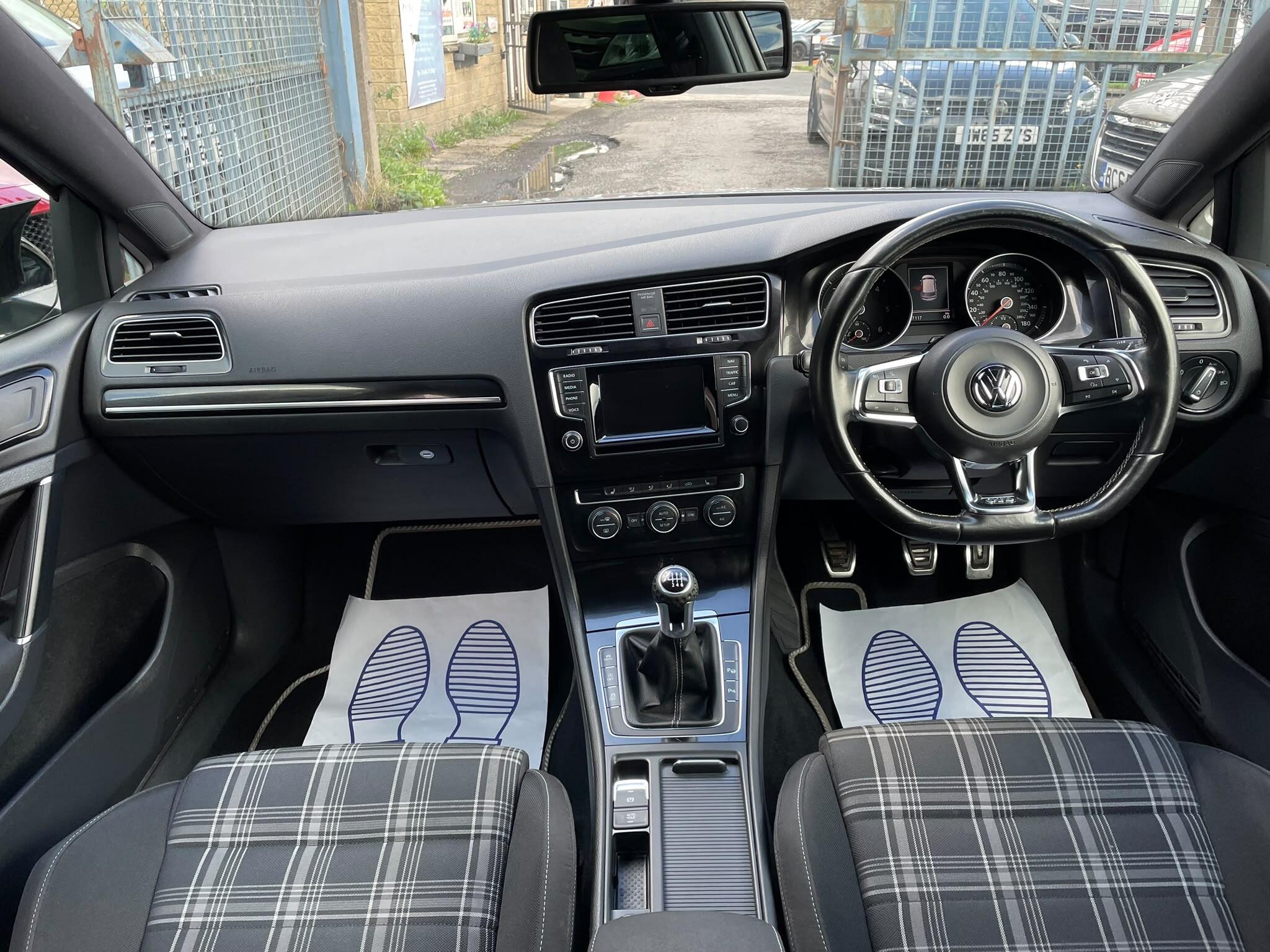 Volkswagen Golf view 18
