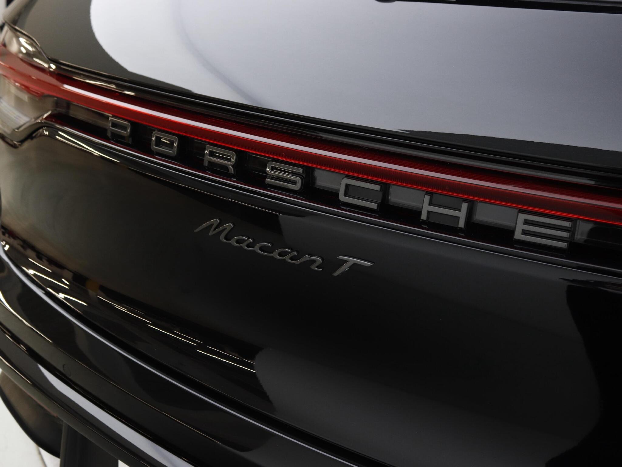 Porsche Macan view 23