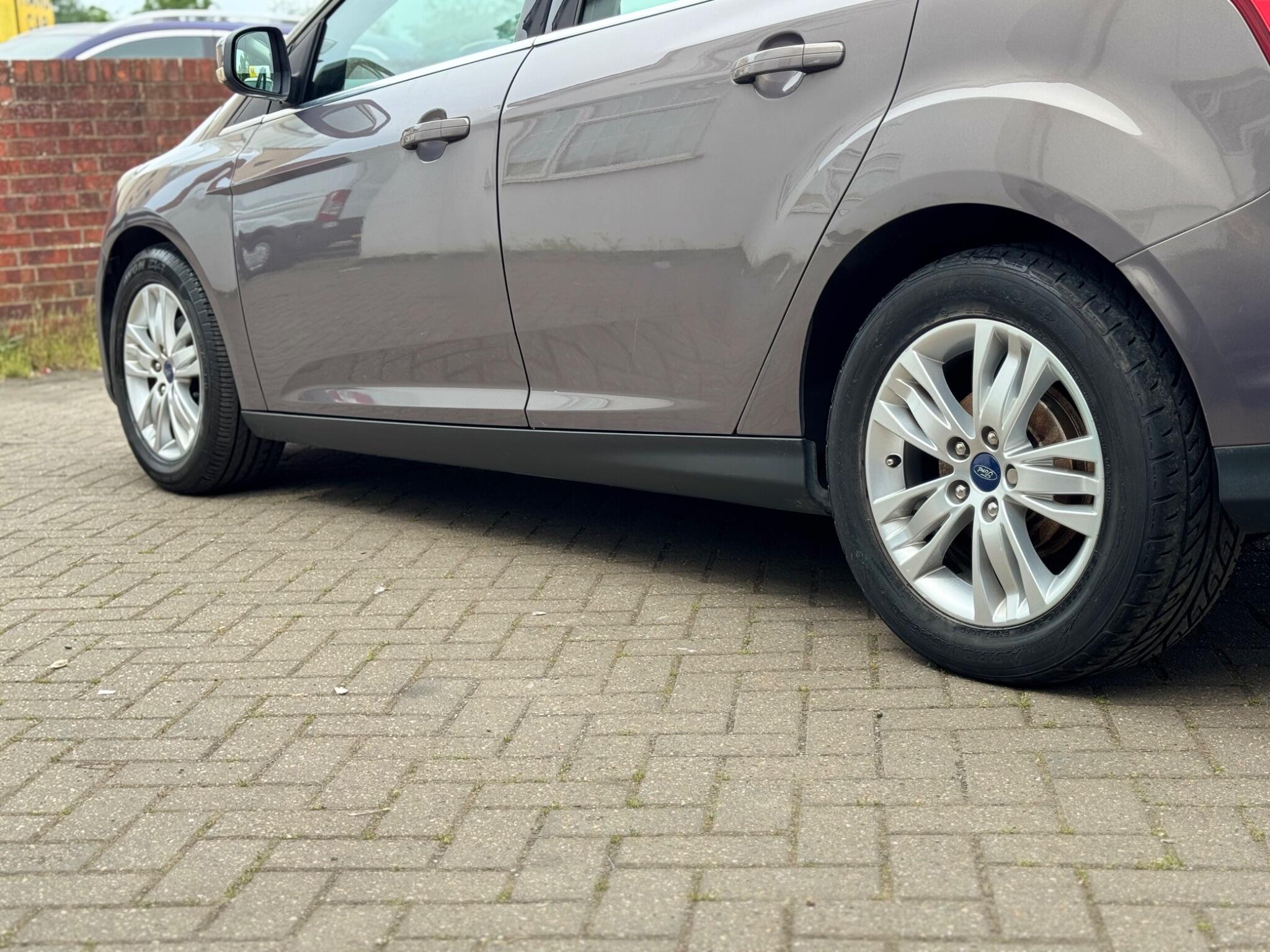 Ford Focus view 8