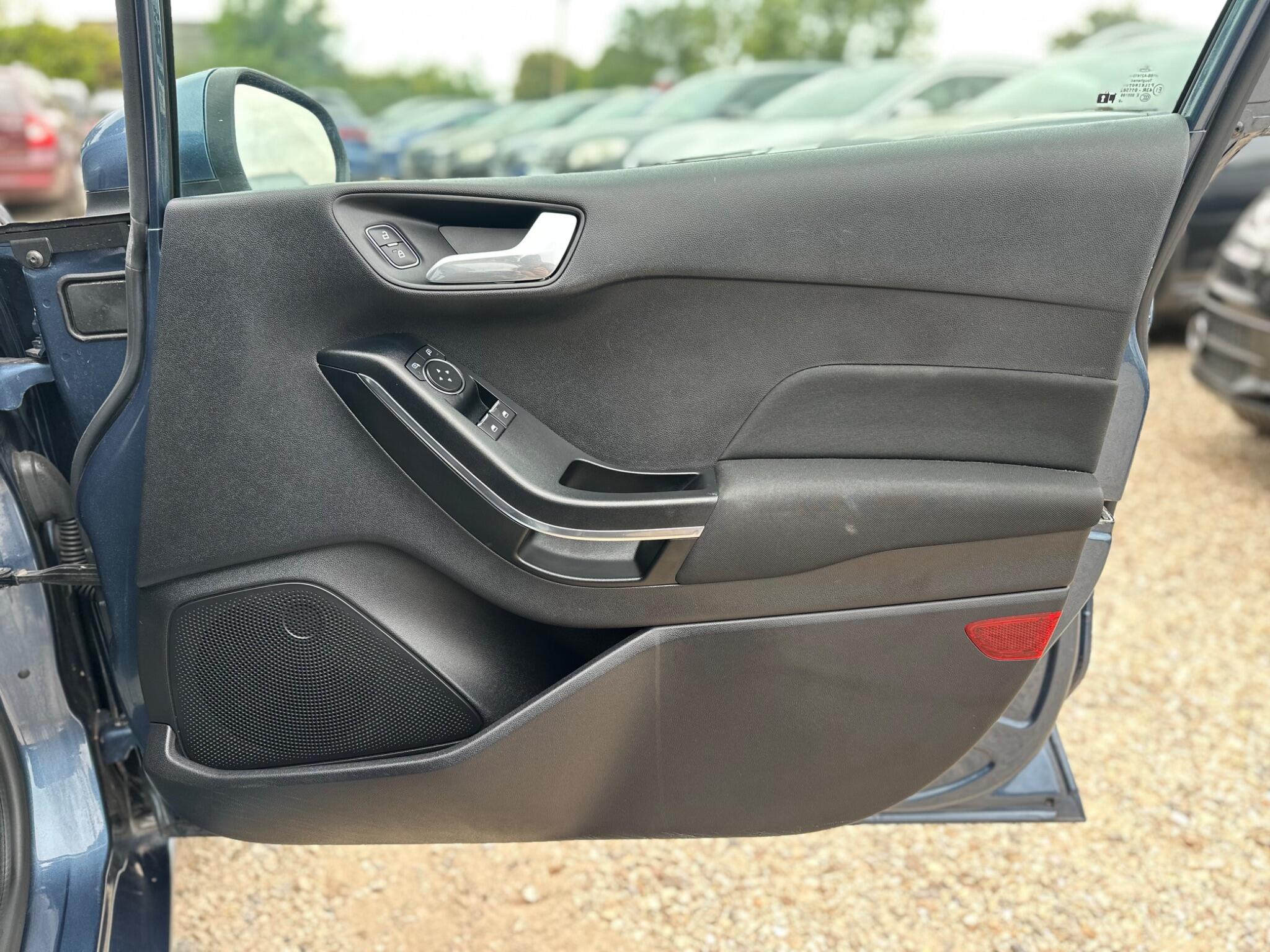 Ford Fiesta view 58