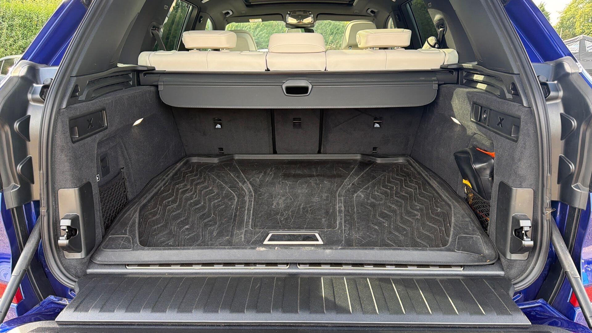 BMW X6 view 13