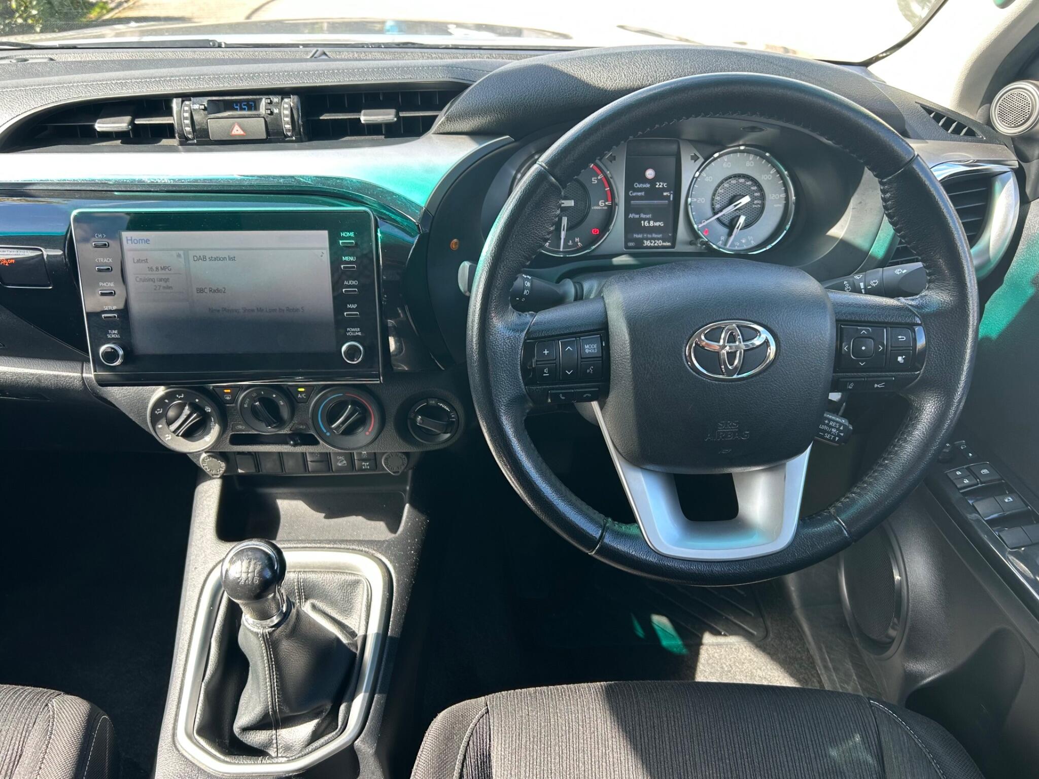 Toyota Hilux view 23
