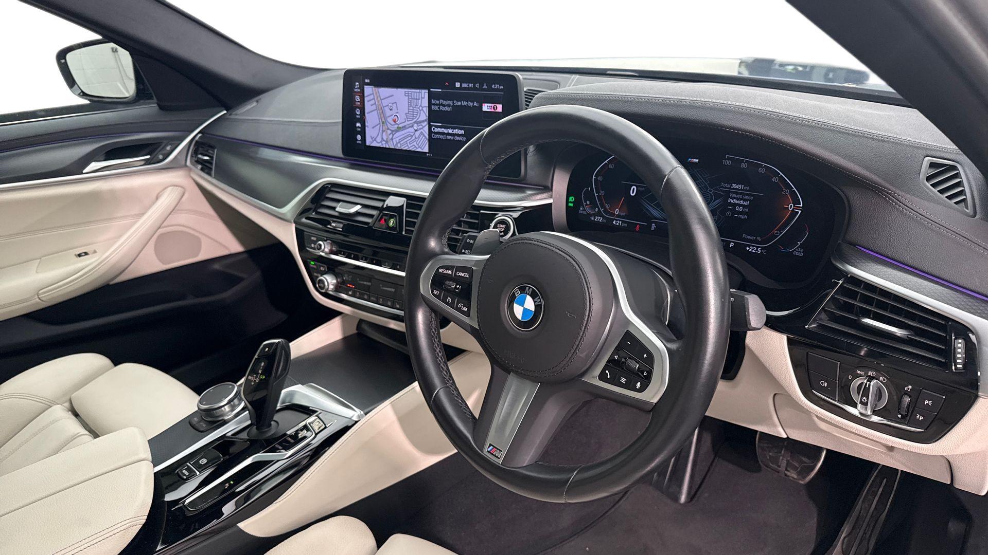 BMW 5 Series view 6