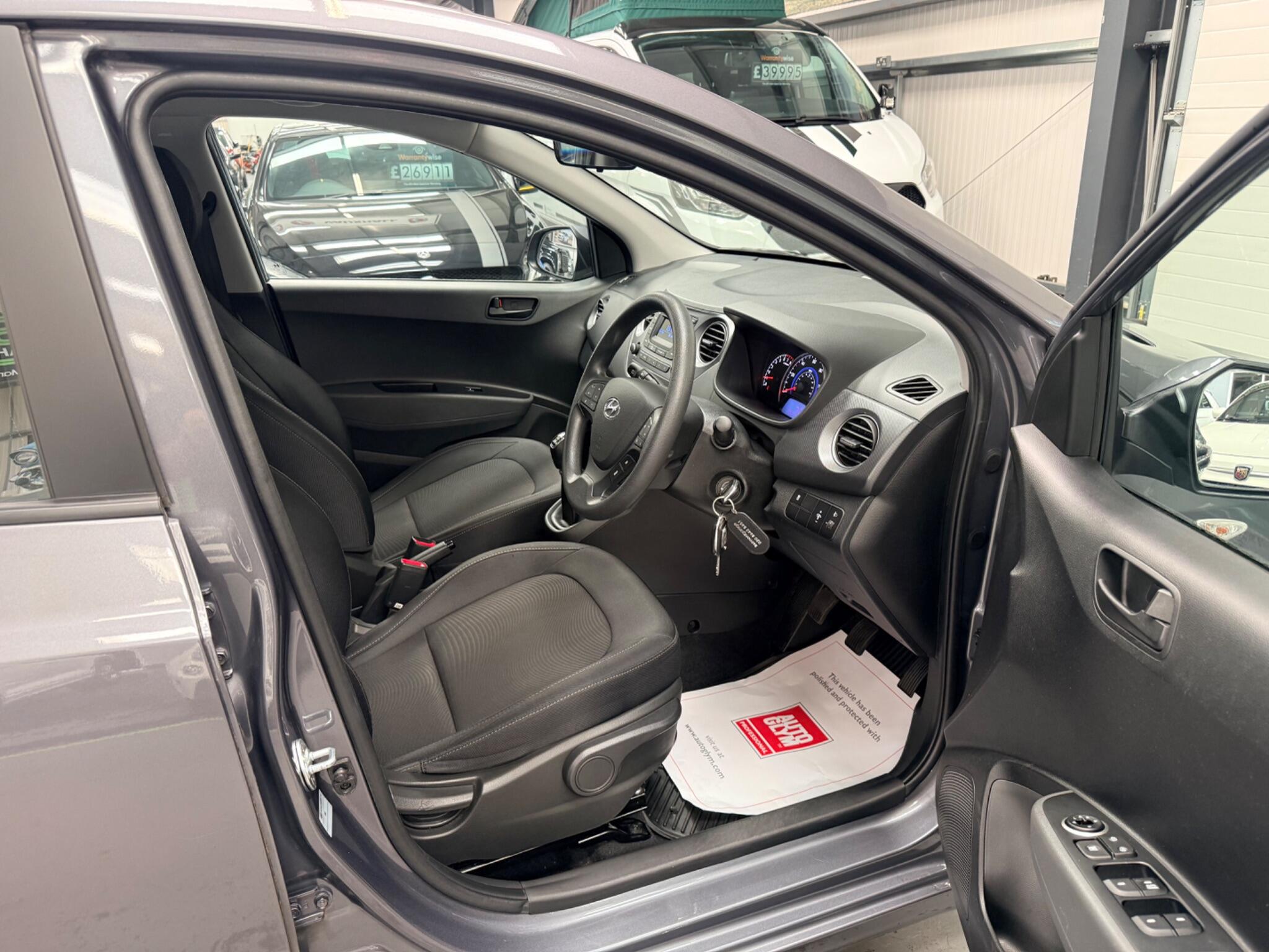 Hyundai I10 view 10