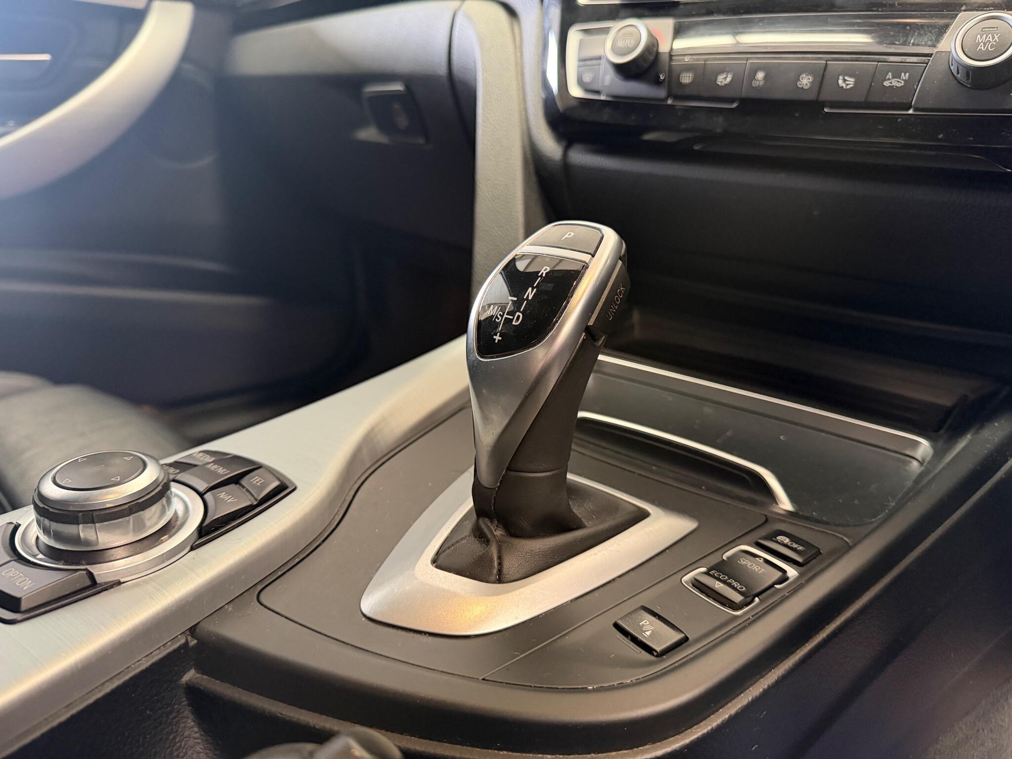 BMW 3 Series view 13