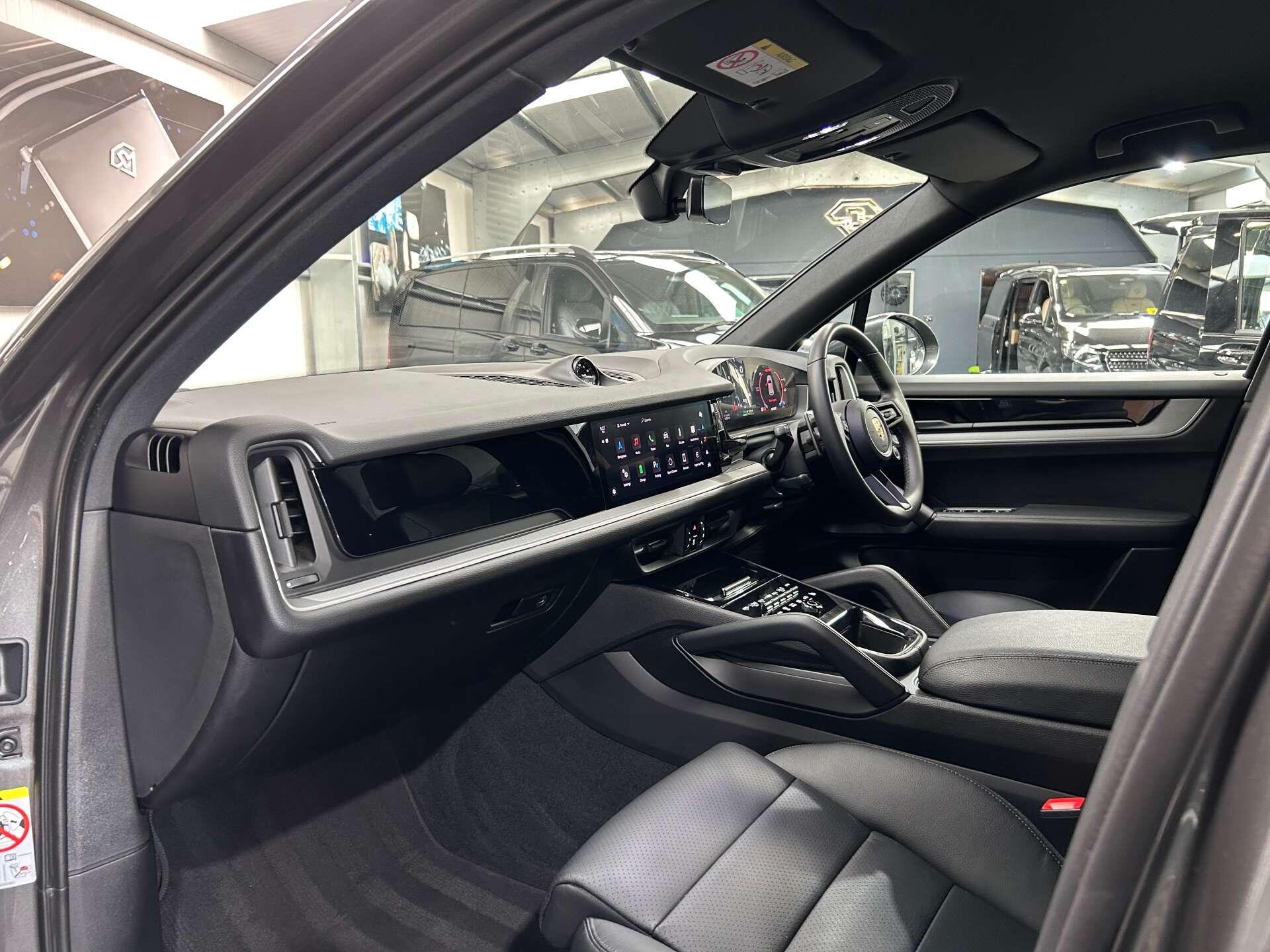 Porsche Cayenne view 38
