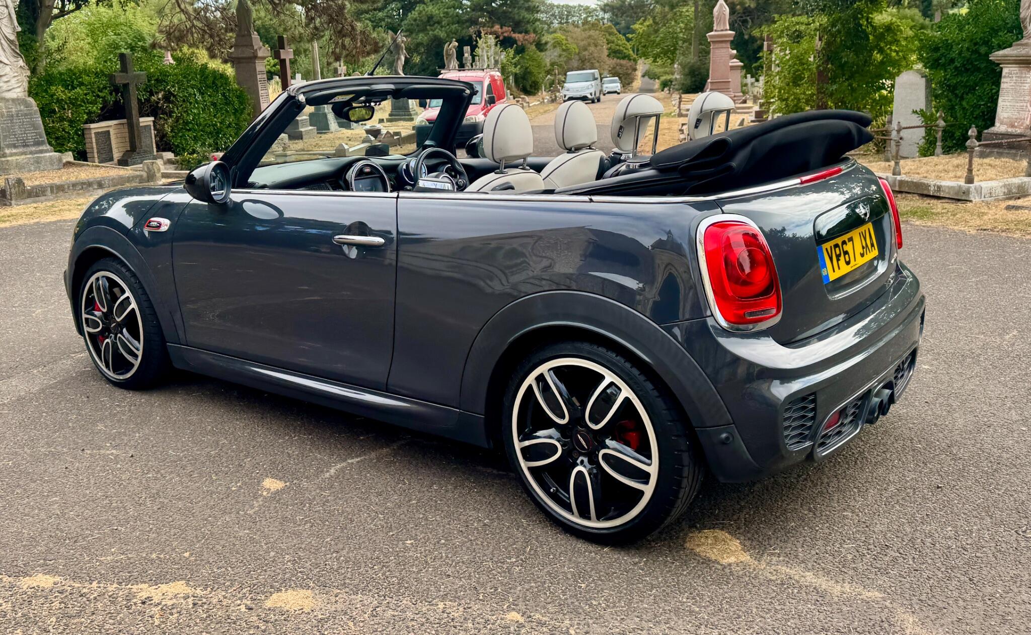 Mini Convertible view 14