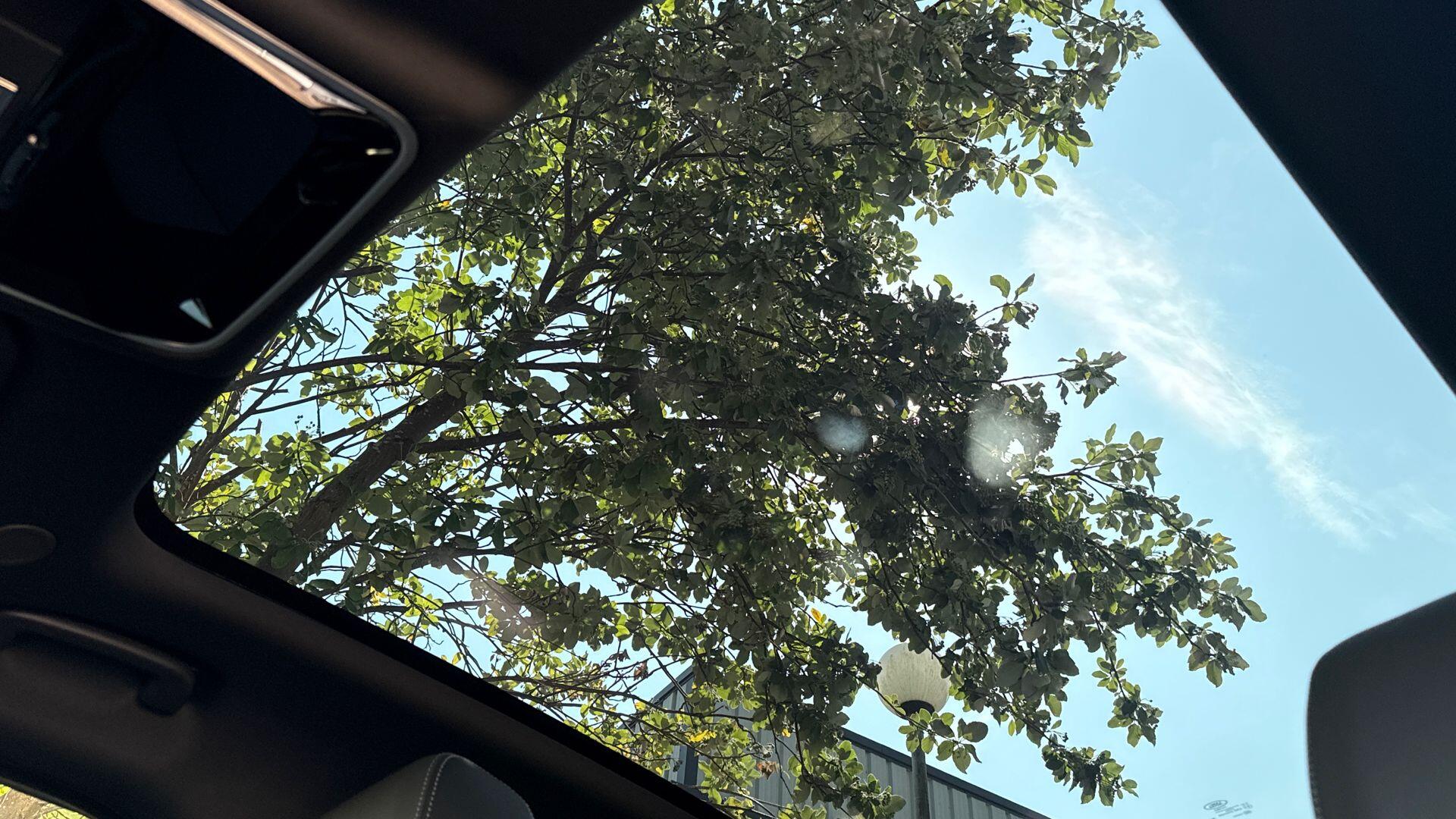 Land Rover Range Rover Velar view 21