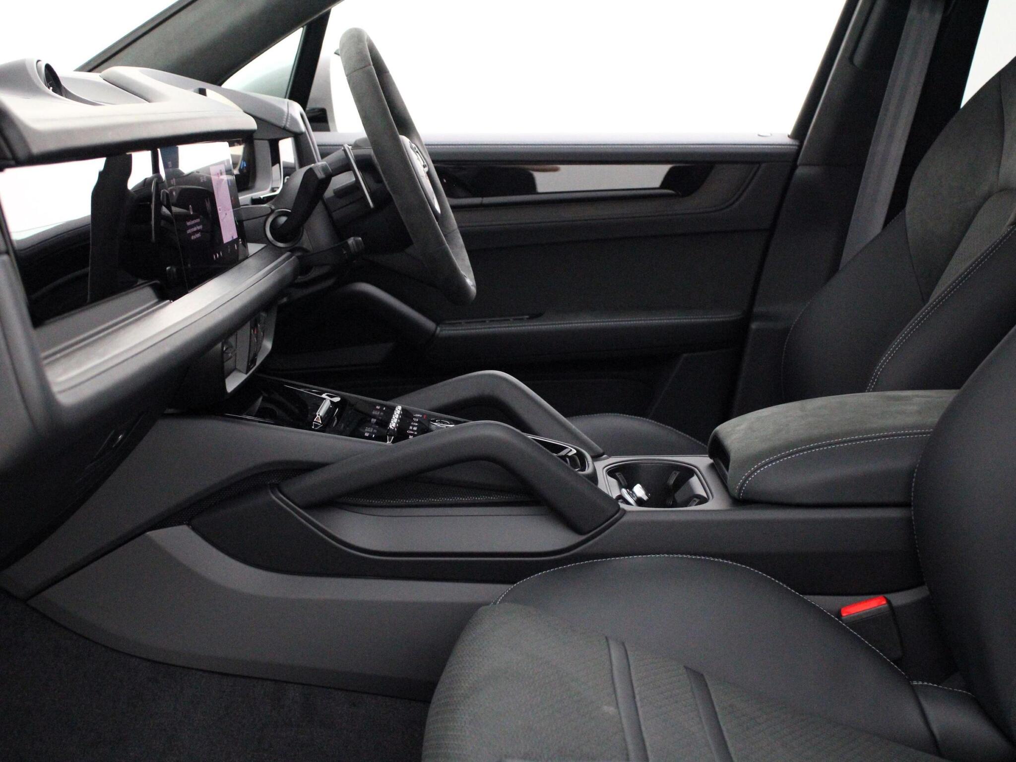 Porsche Cayenne view 28