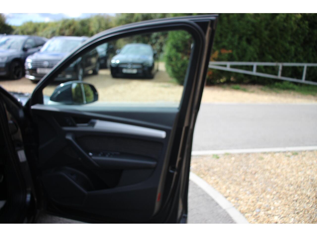 Audi Q5 view 38
