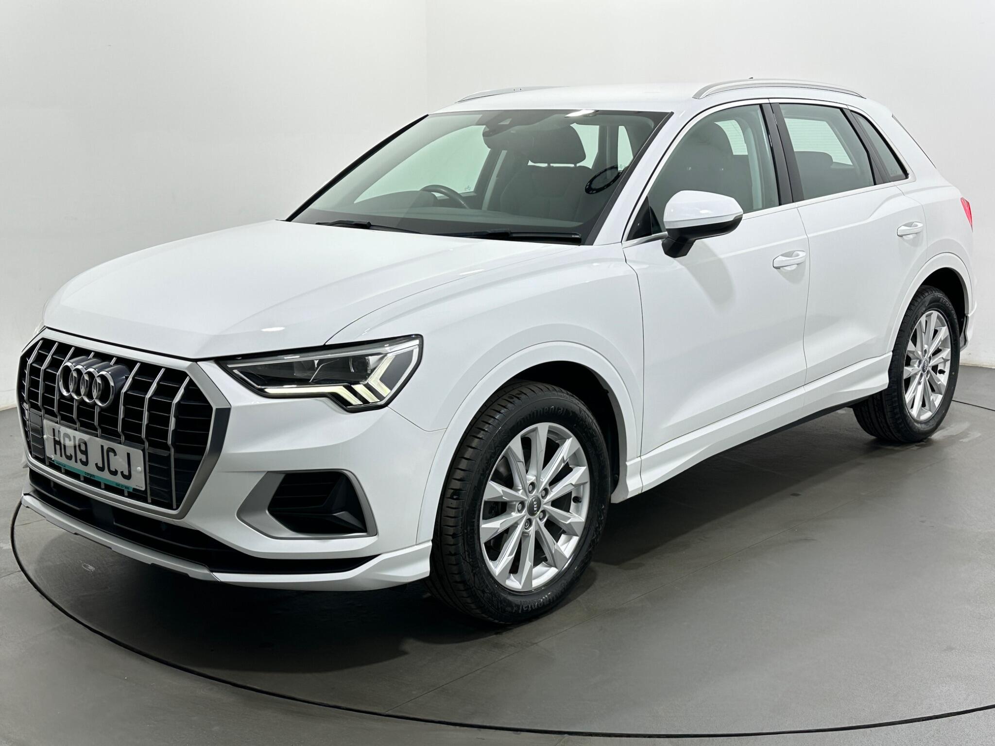 Audi Q3 view 53