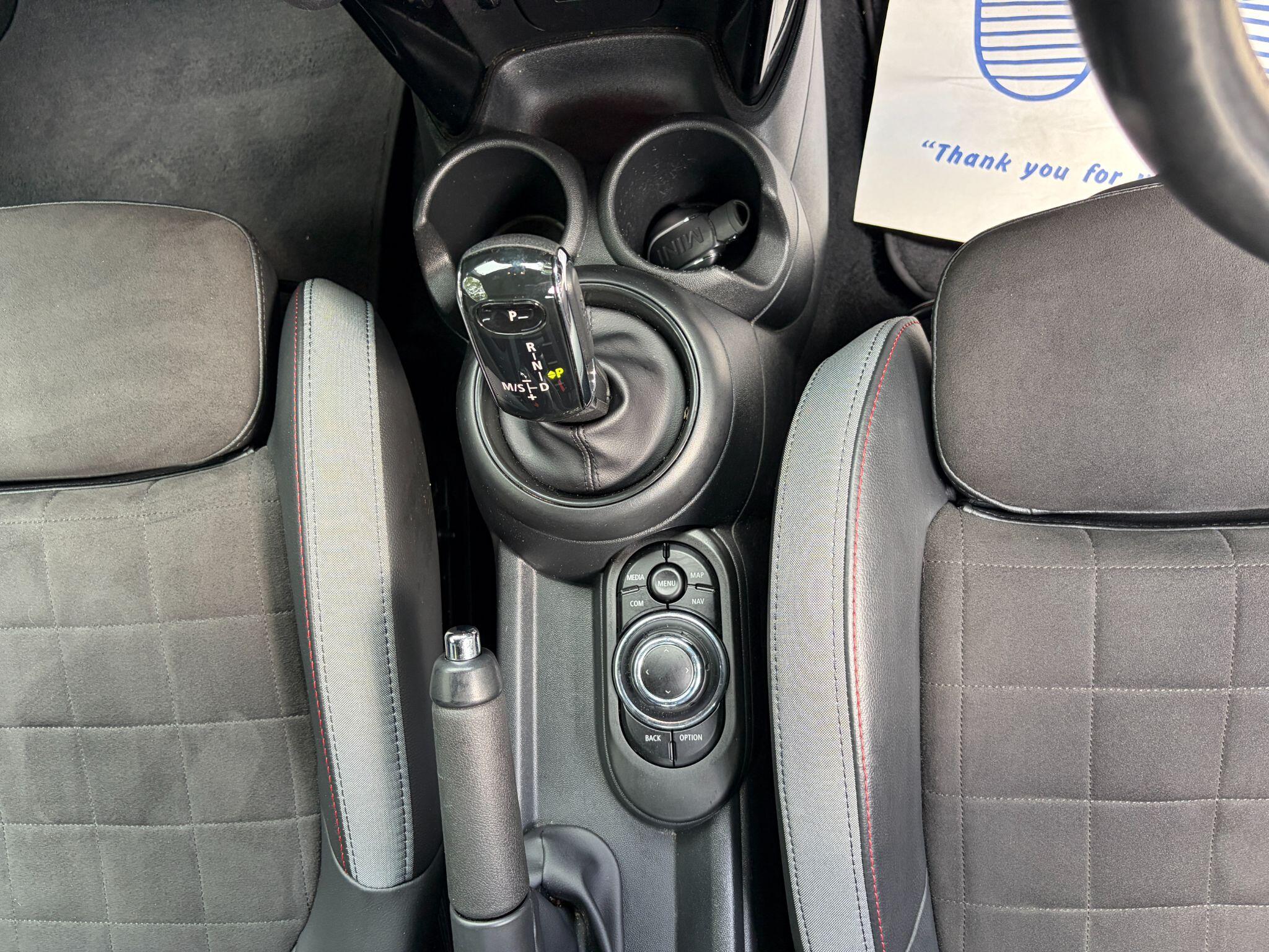 Mini Hatch view 32