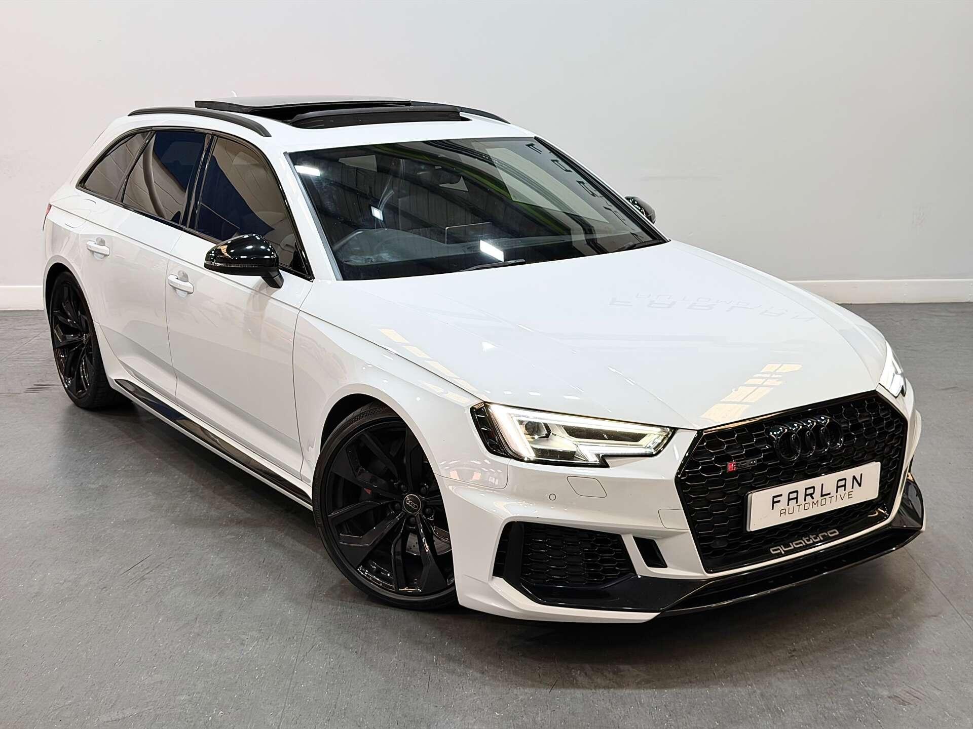 Audi RS4 view 9