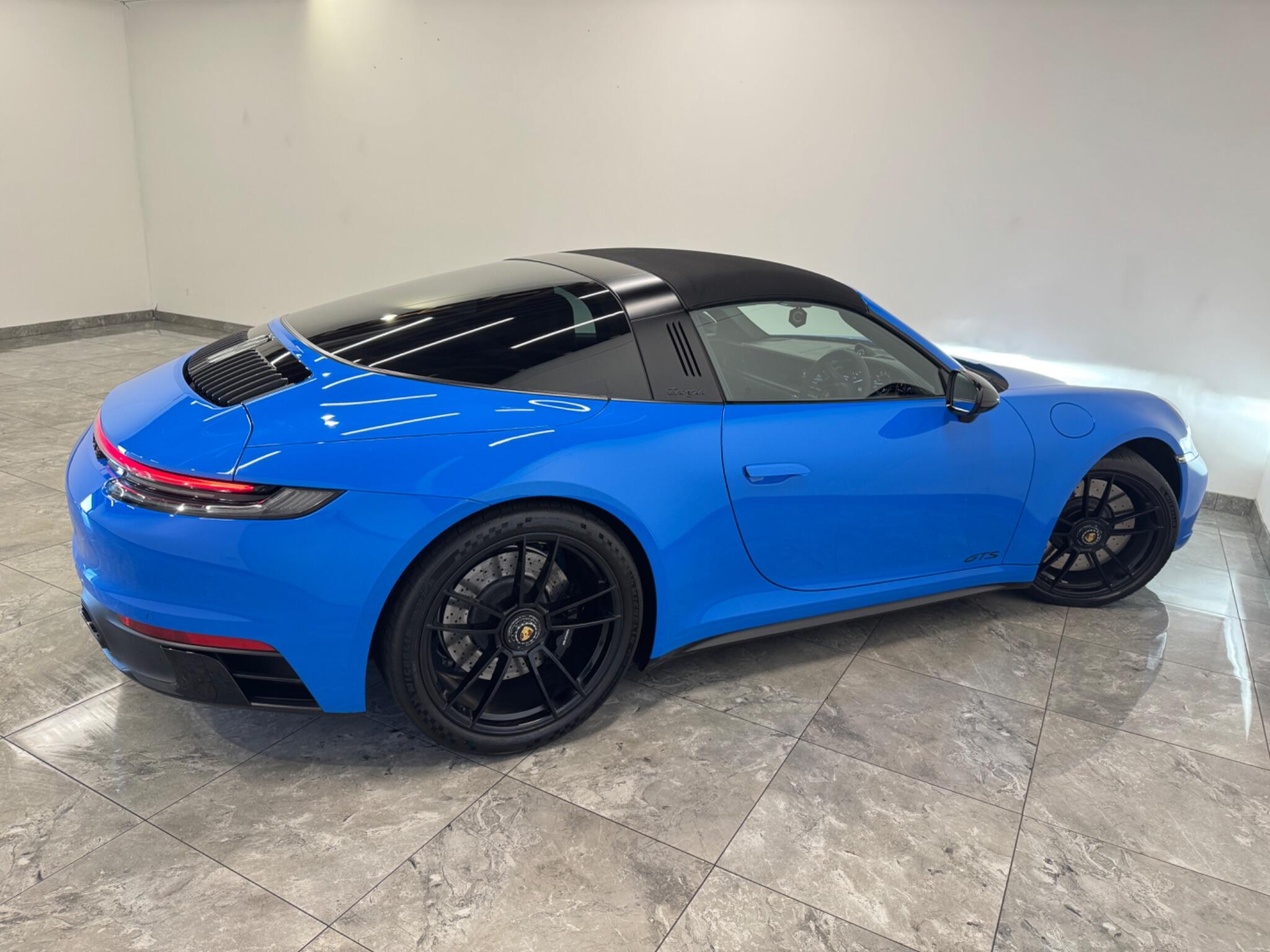 Porsche 911 view 9