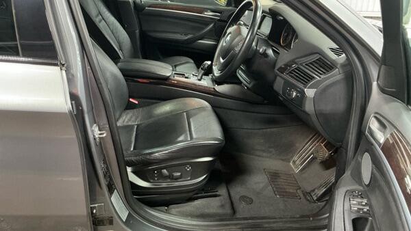 BMW X6 view 2