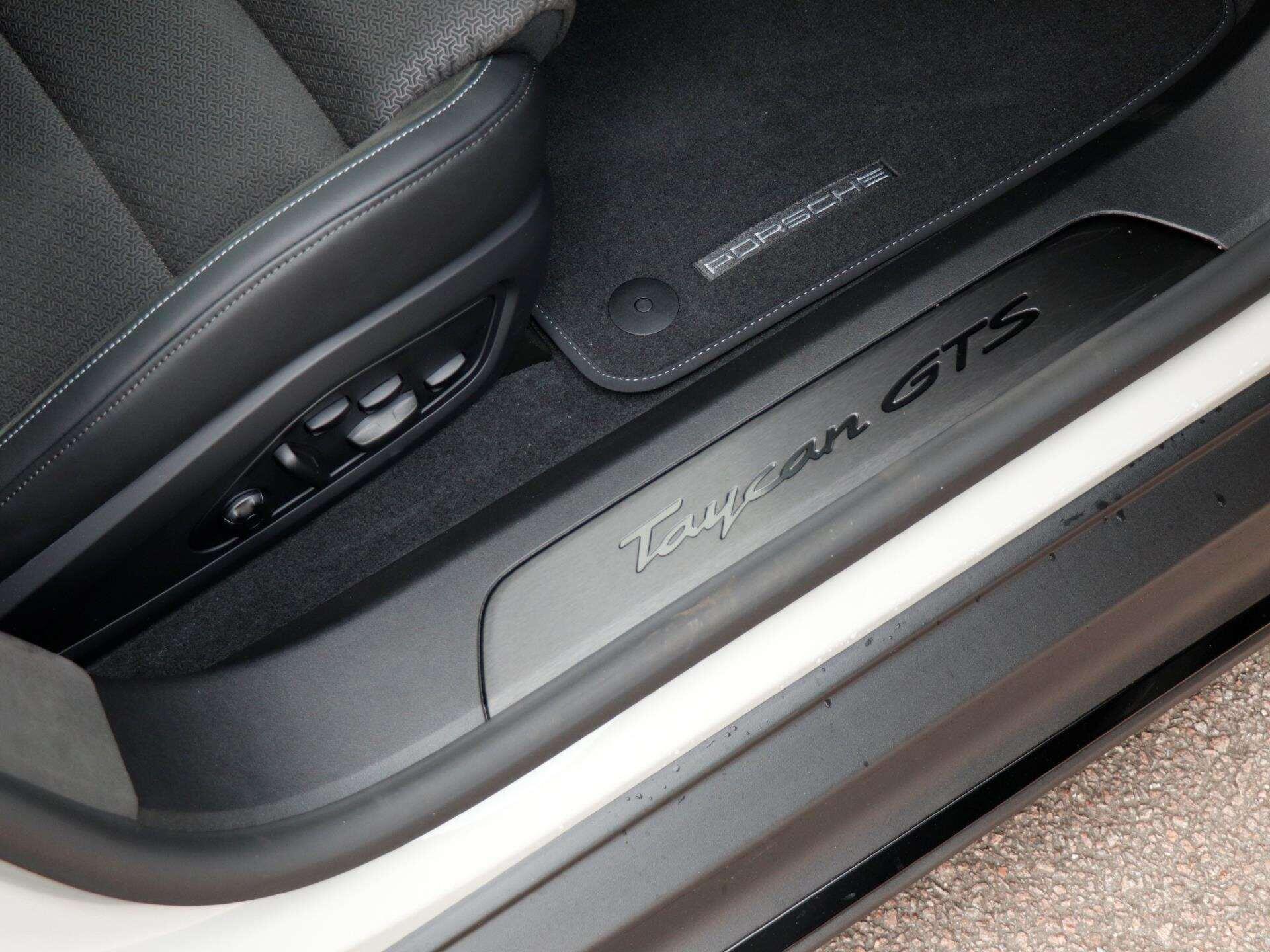 Porsche Taycan view 23